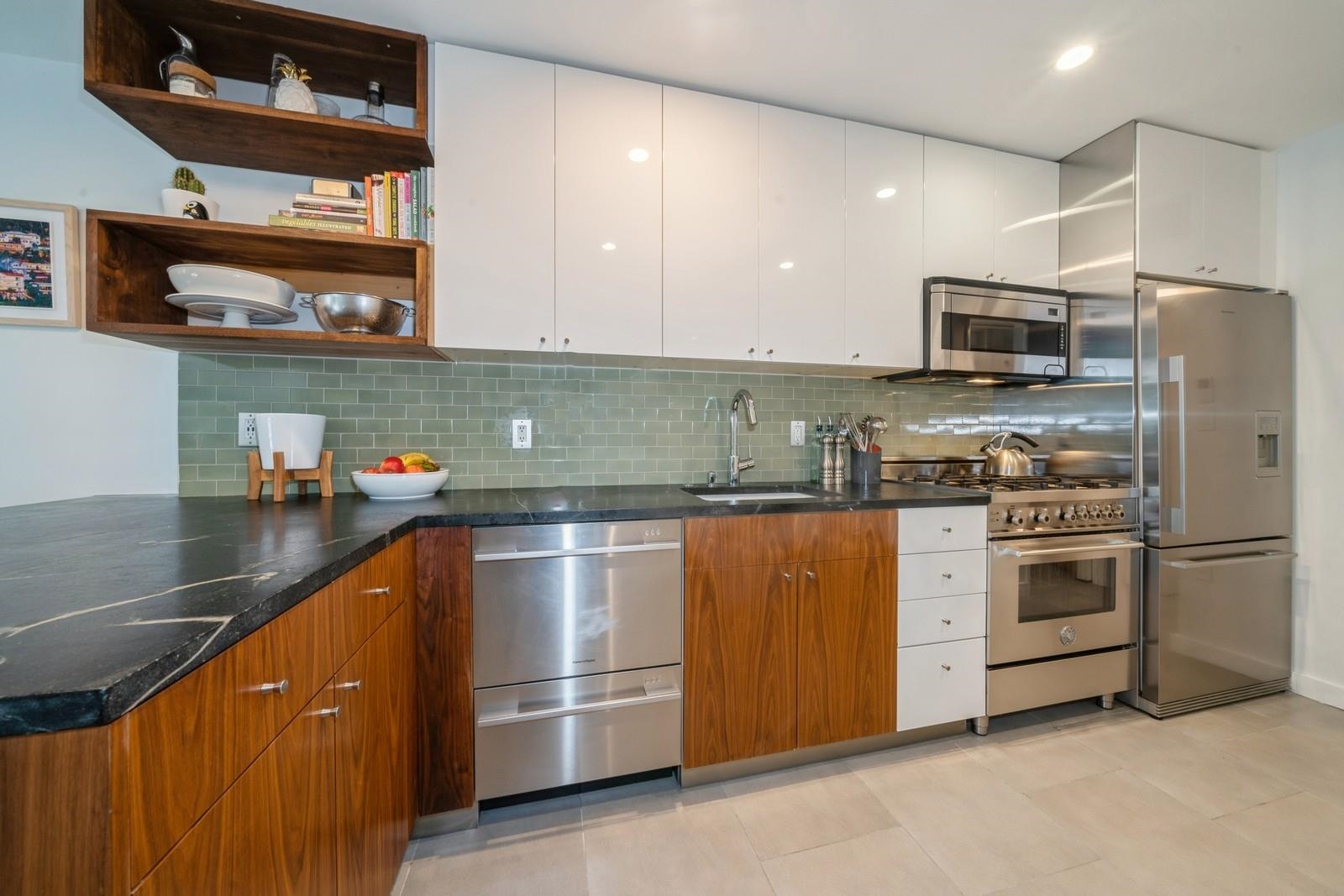 151 SUSSEX ST Unit: 1