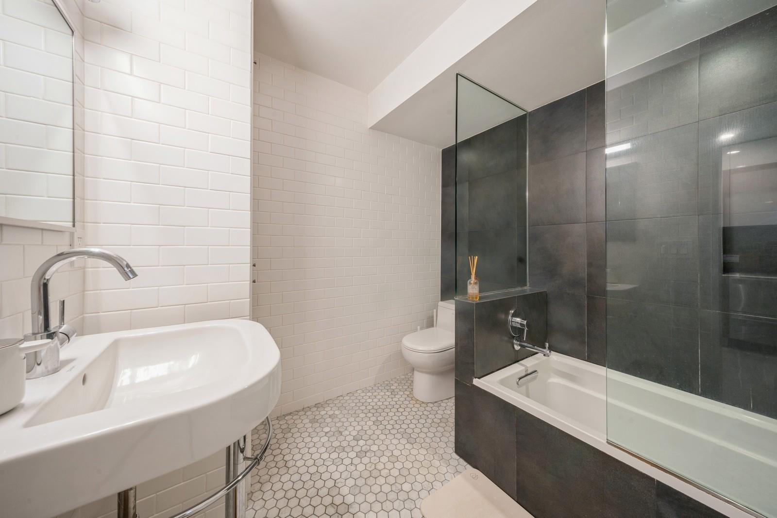 151 SUSSEX ST Unit: 1