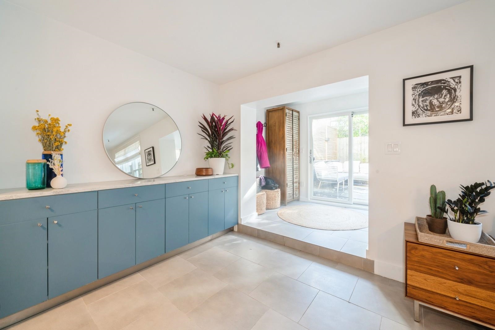 151 SUSSEX ST Unit: 1