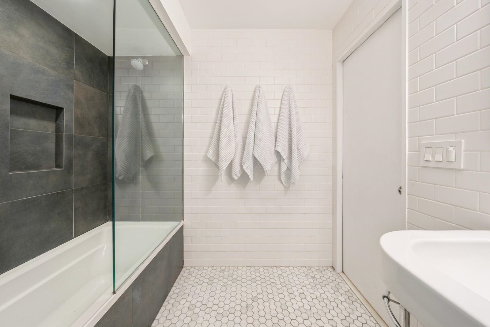 151 SUSSEX ST Unit: 1