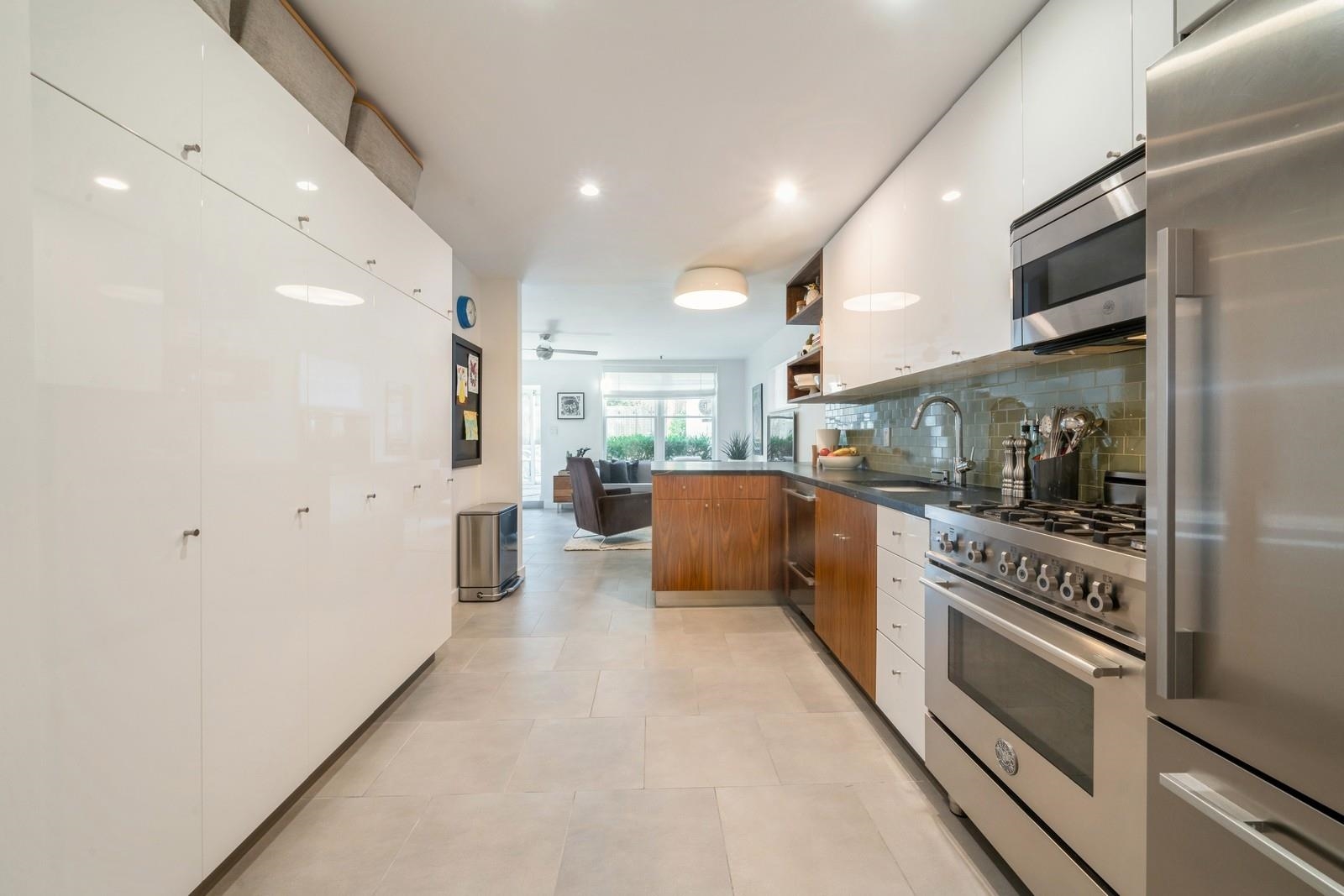 151 SUSSEX ST Unit: 1