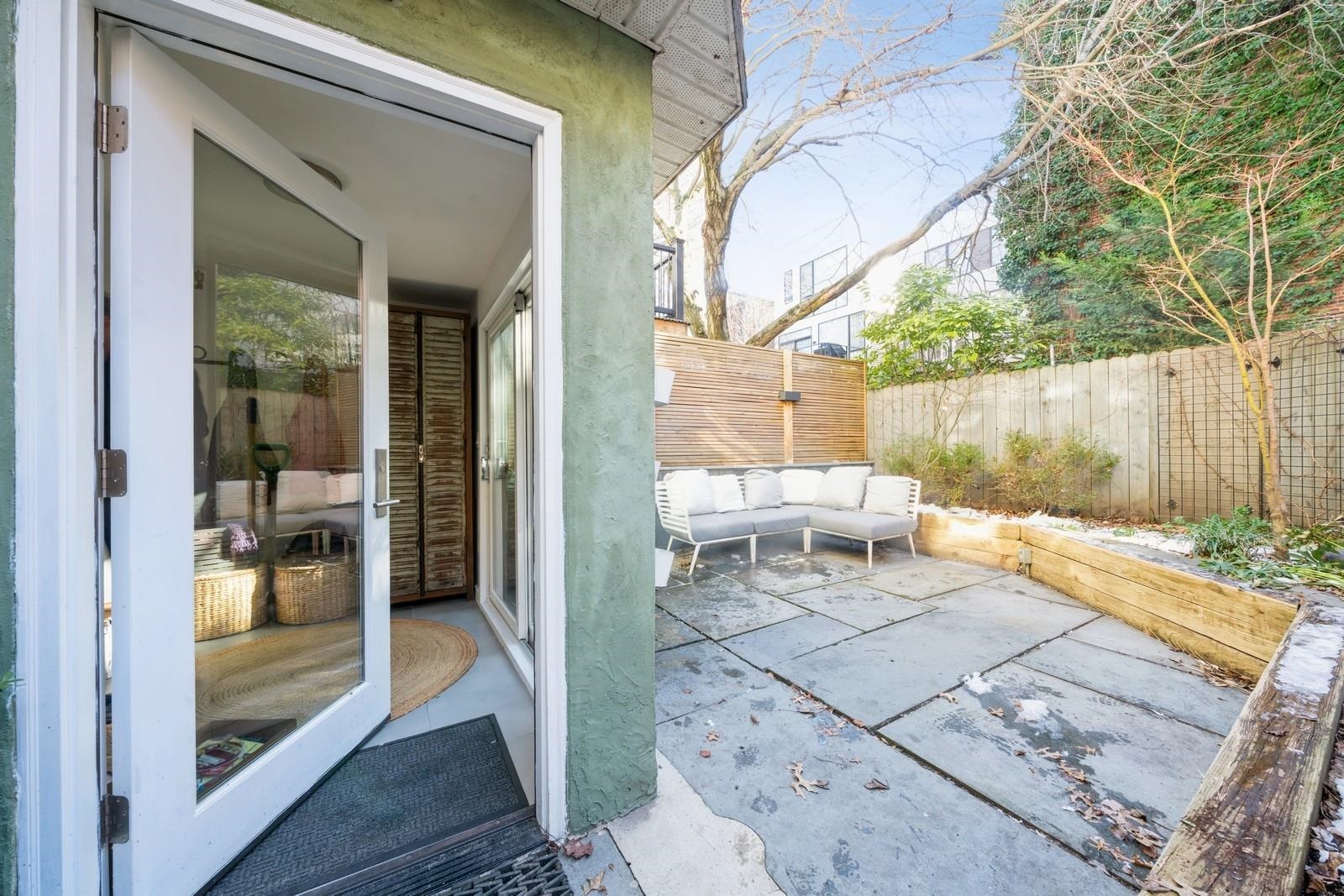 151 SUSSEX ST Unit: 1