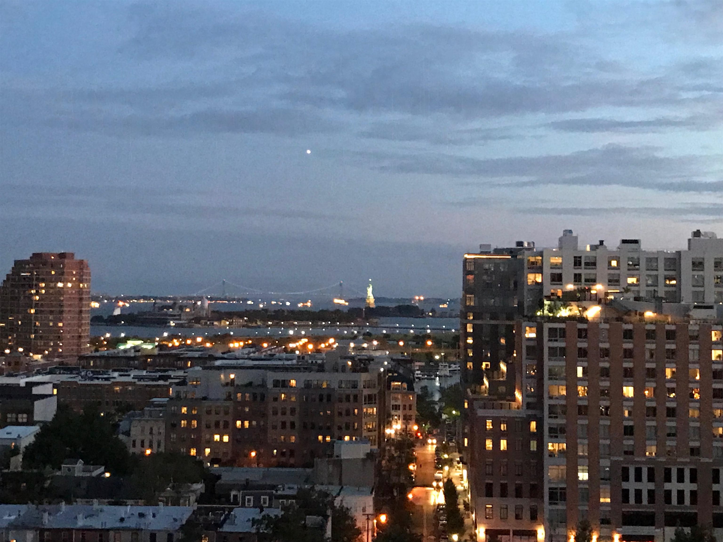 135 MONTGOMERY ST Unit: 17E