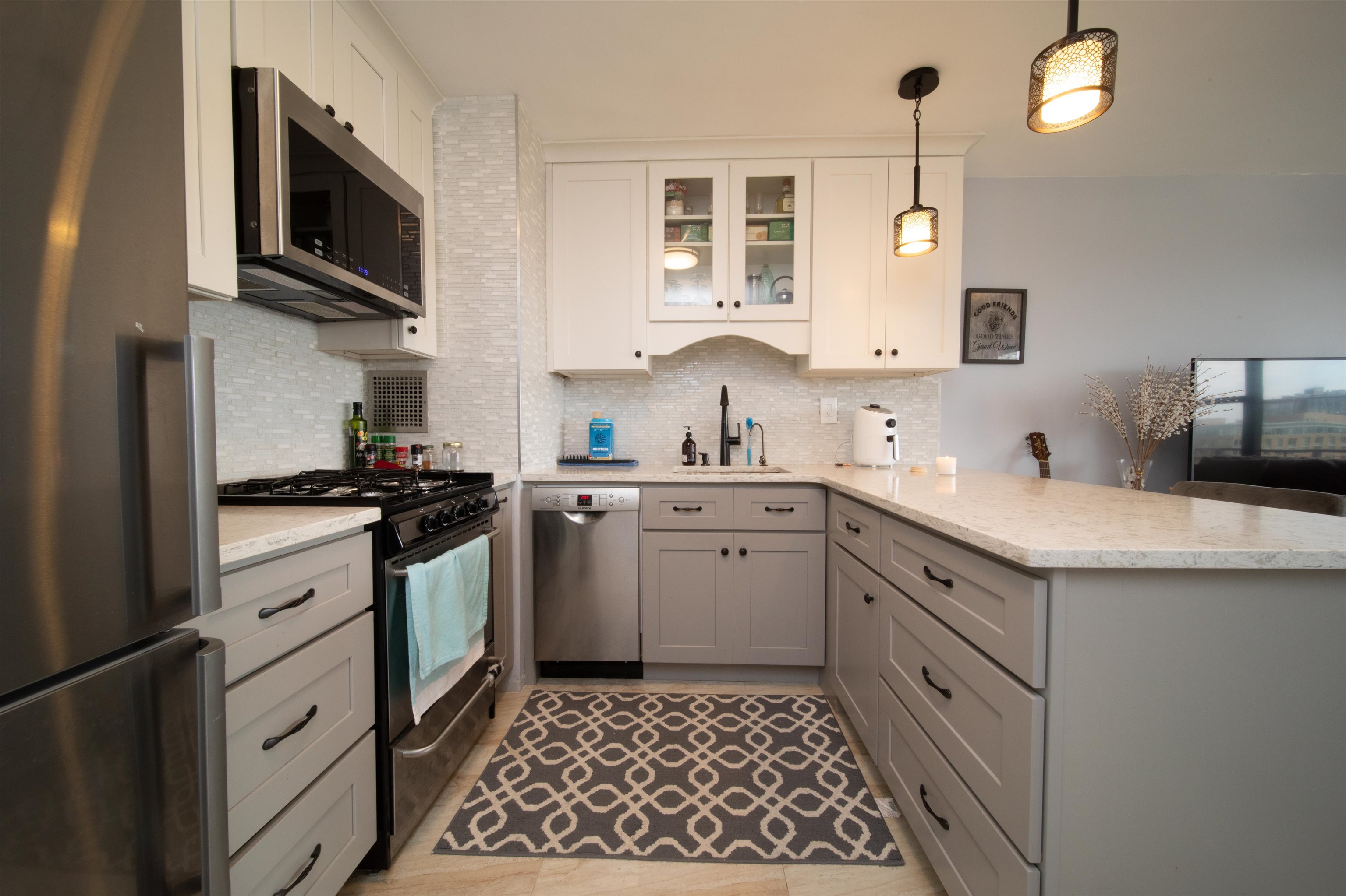 135 MONTGOMERY ST Unit: 17E