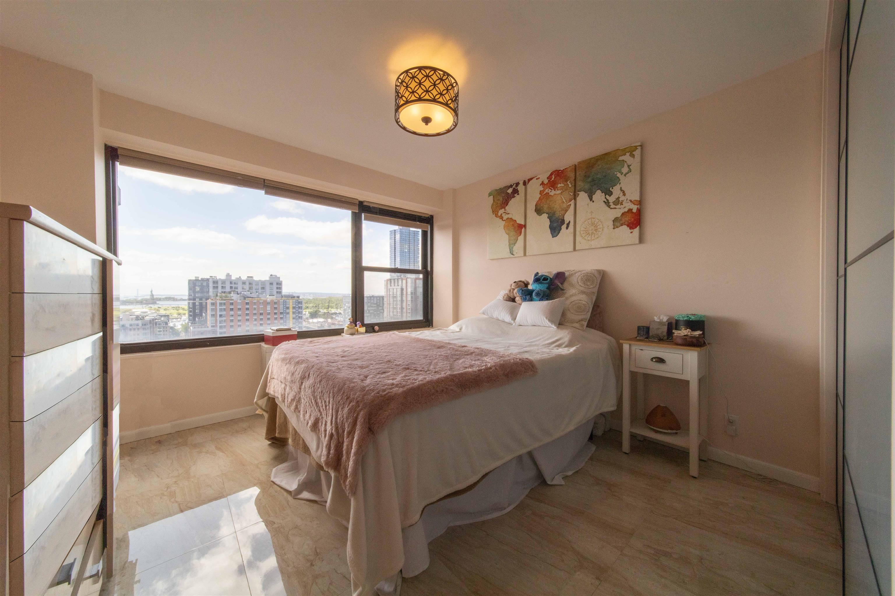 135 MONTGOMERY ST Unit: 17E