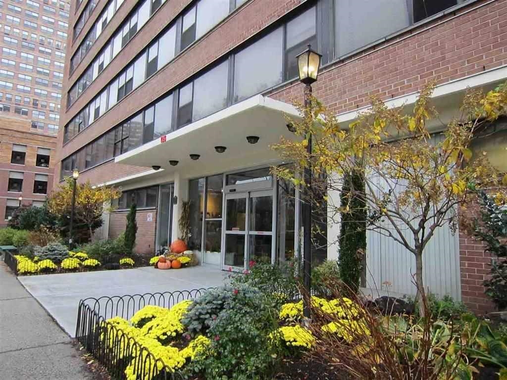135 MONTGOMERY ST Unit: 17E