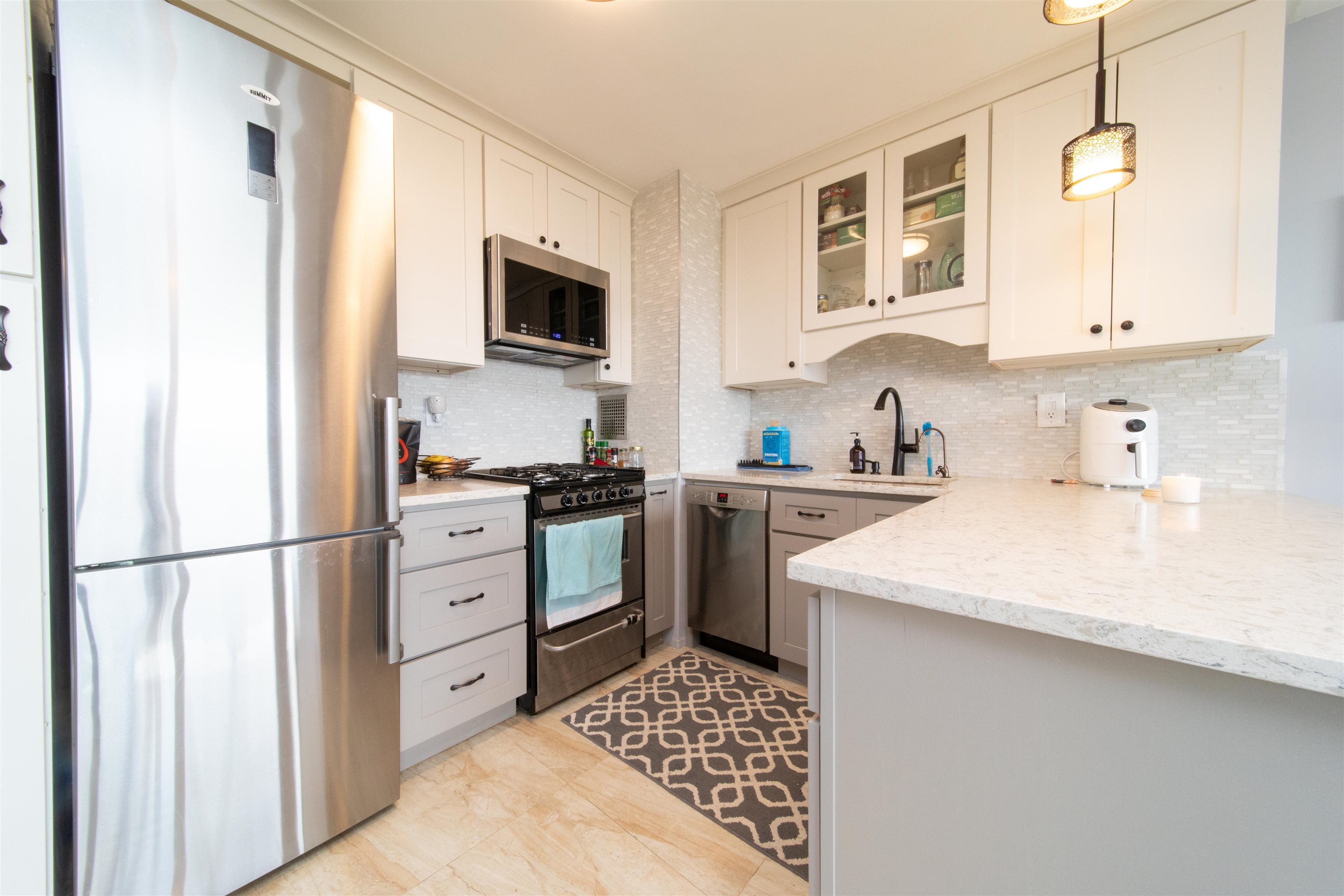 135 MONTGOMERY ST Unit: 17E