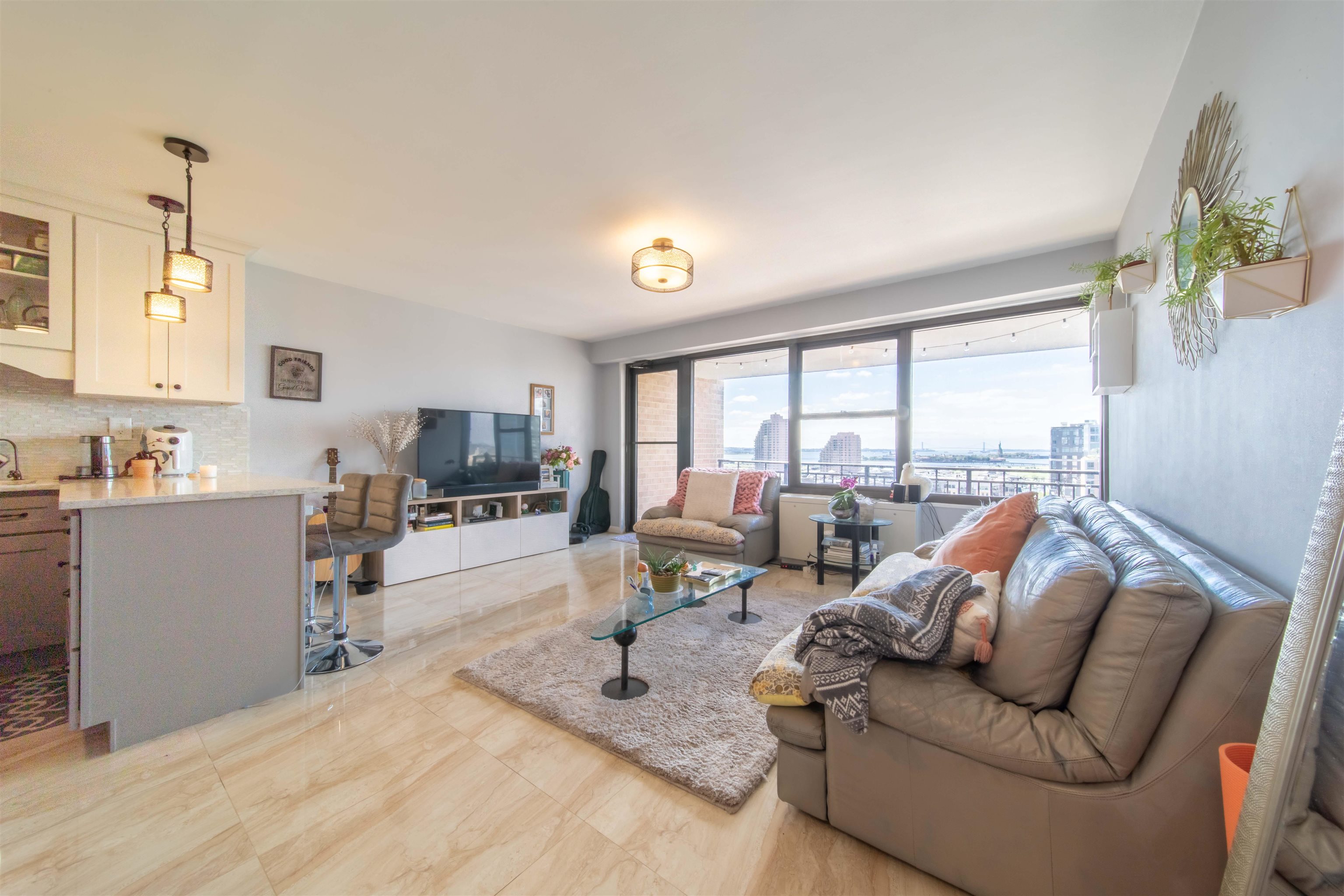 135 MONTGOMERY ST Unit: 17E