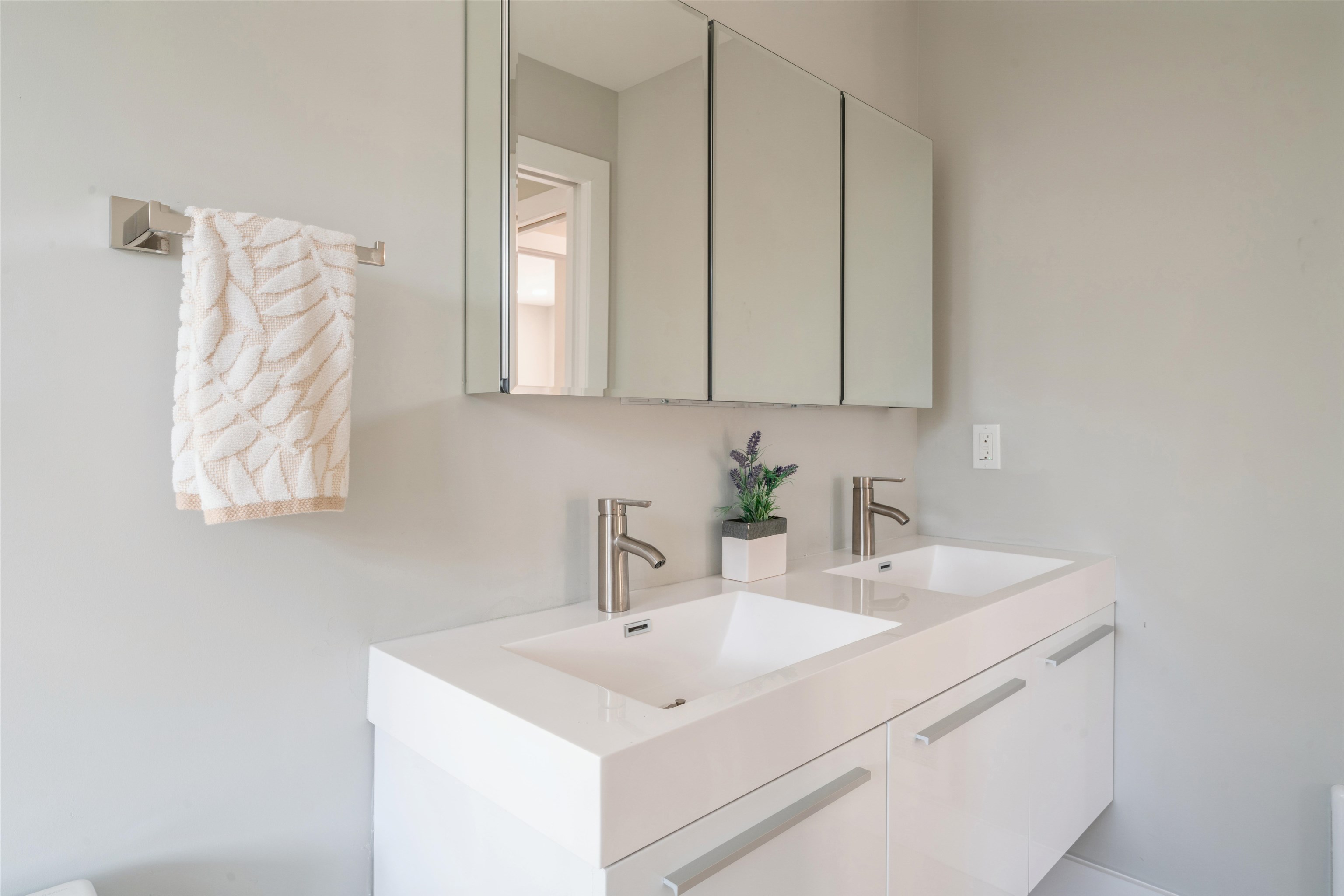 203 HOPKINS AVE Unit: 2