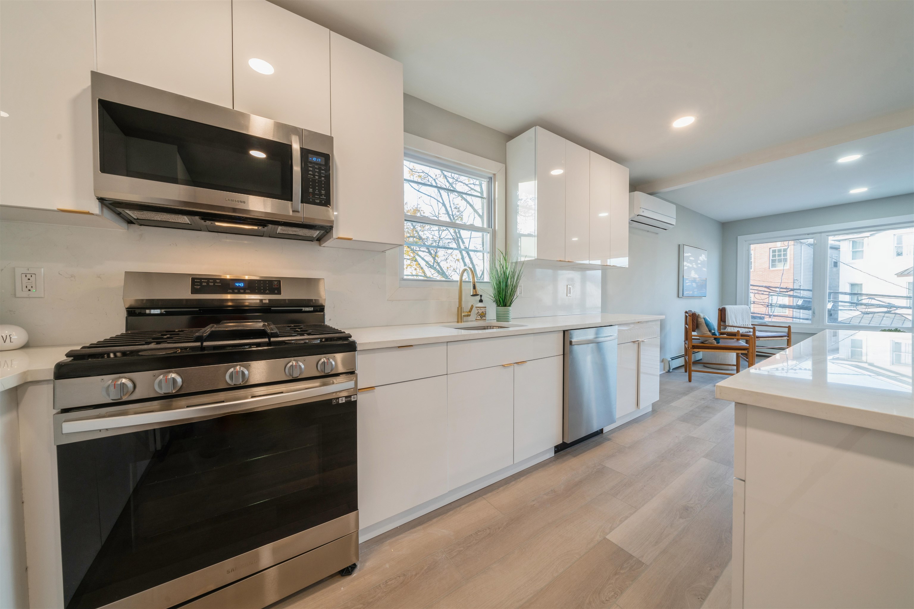 203 HOPKINS AVE Unit: 2