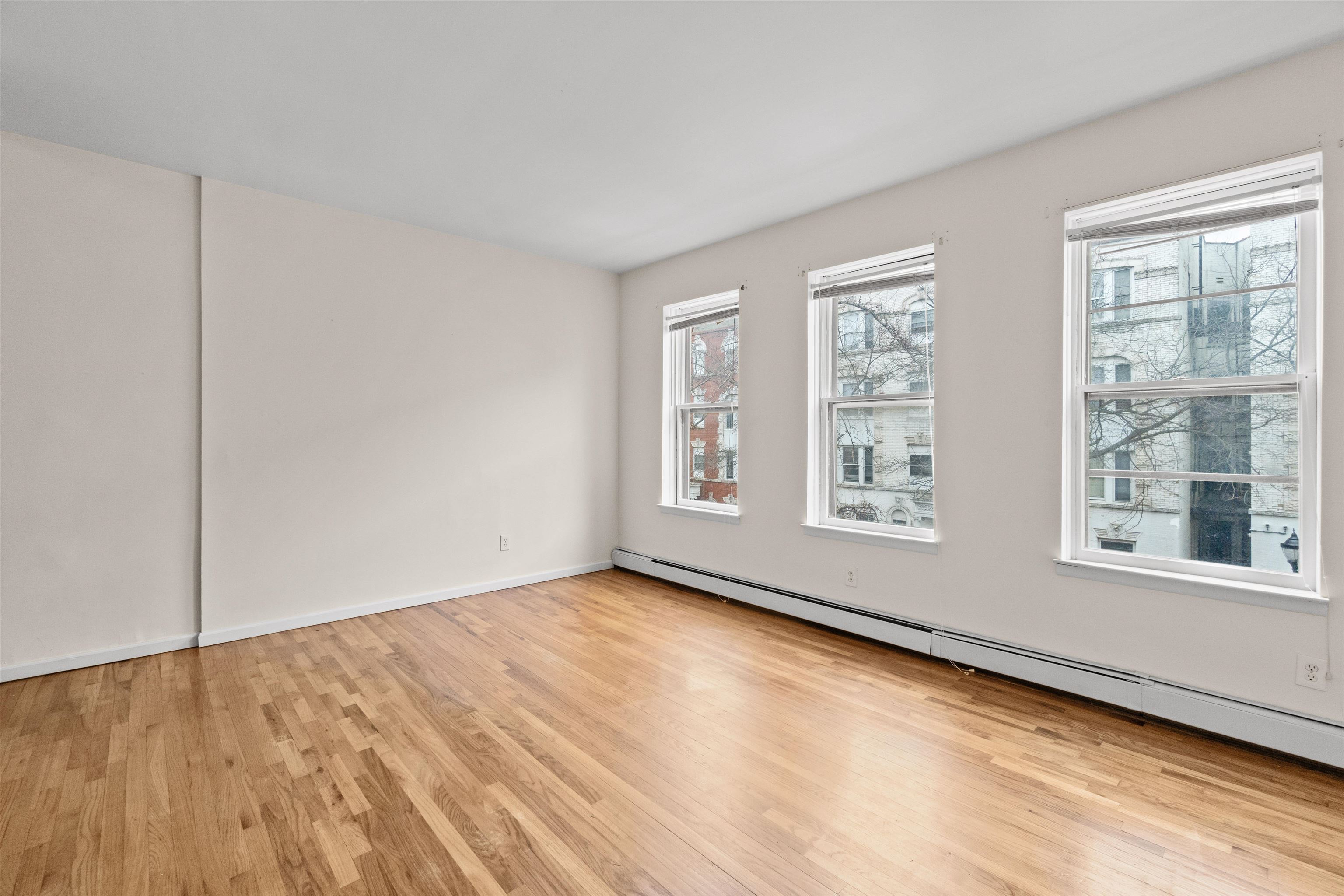 28 MONTICELLO AVE Unit: 2