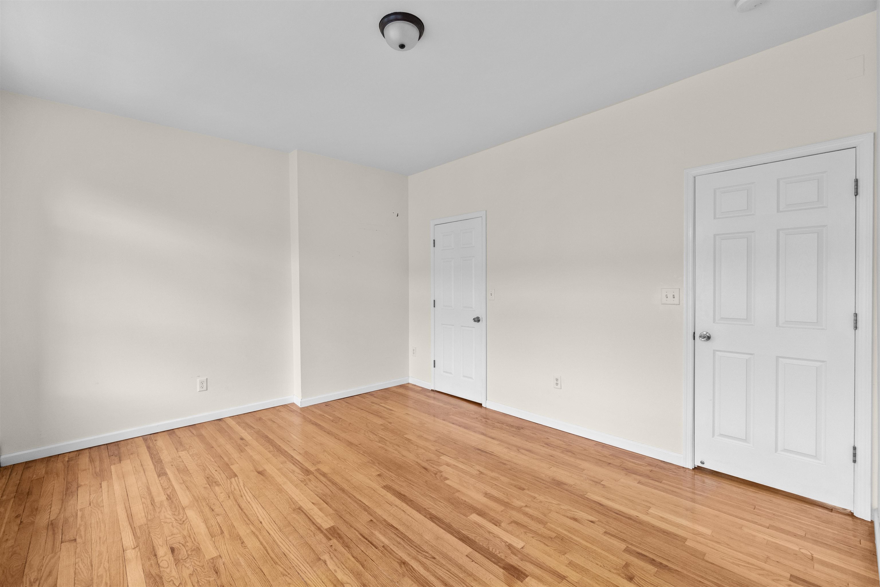 28 MONTICELLO AVE Unit: 2