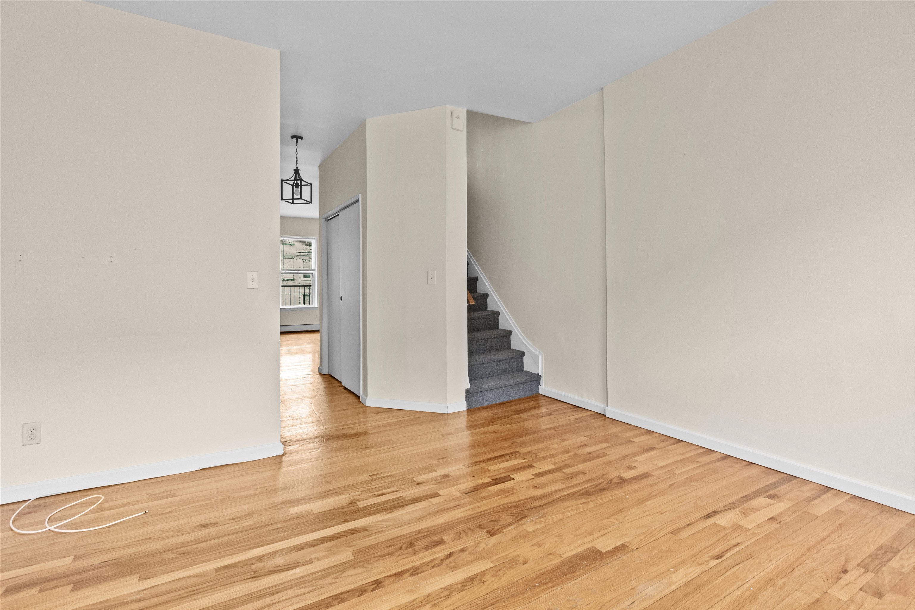 28 MONTICELLO AVE Unit: 2