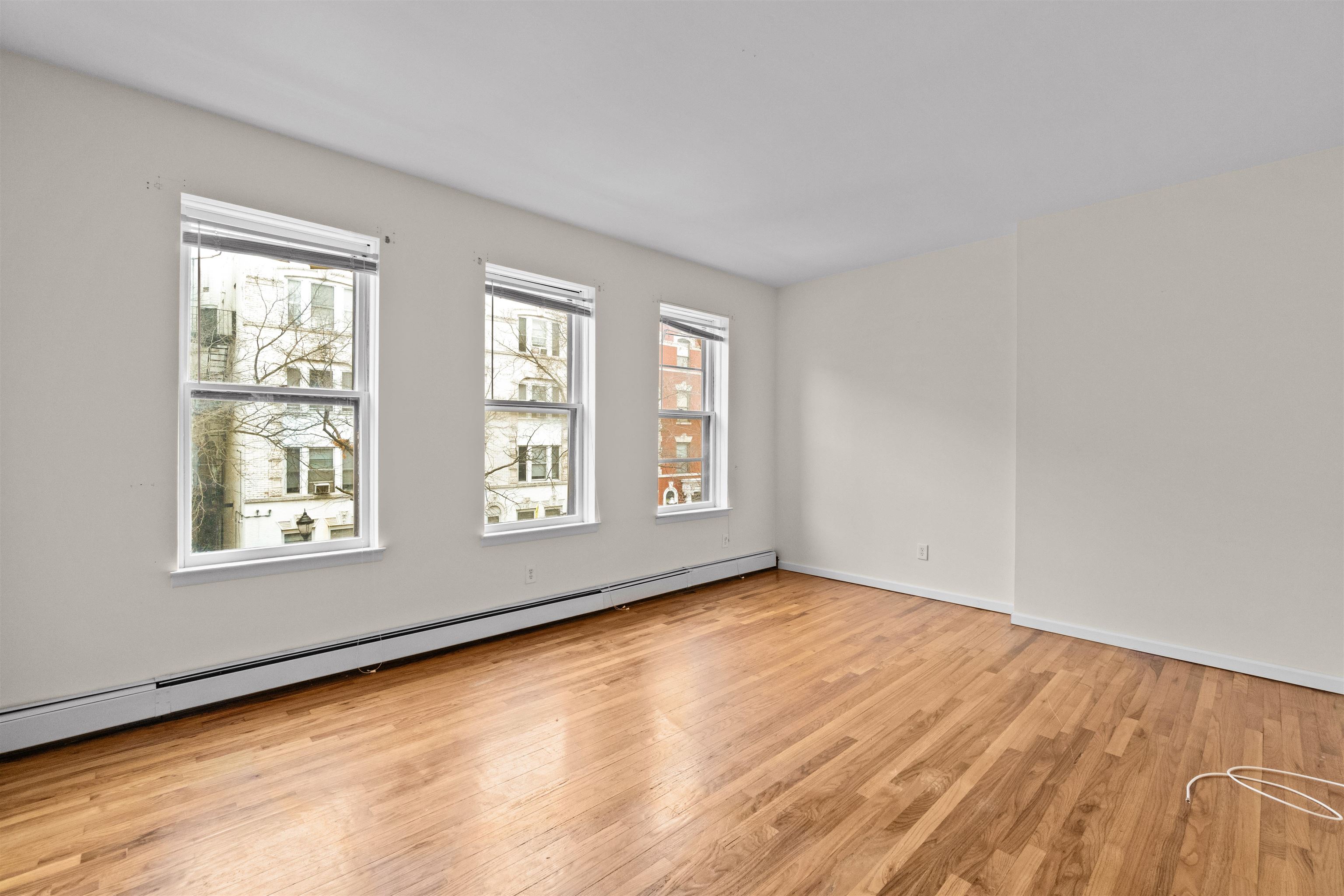 28 MONTICELLO AVE Unit: 2