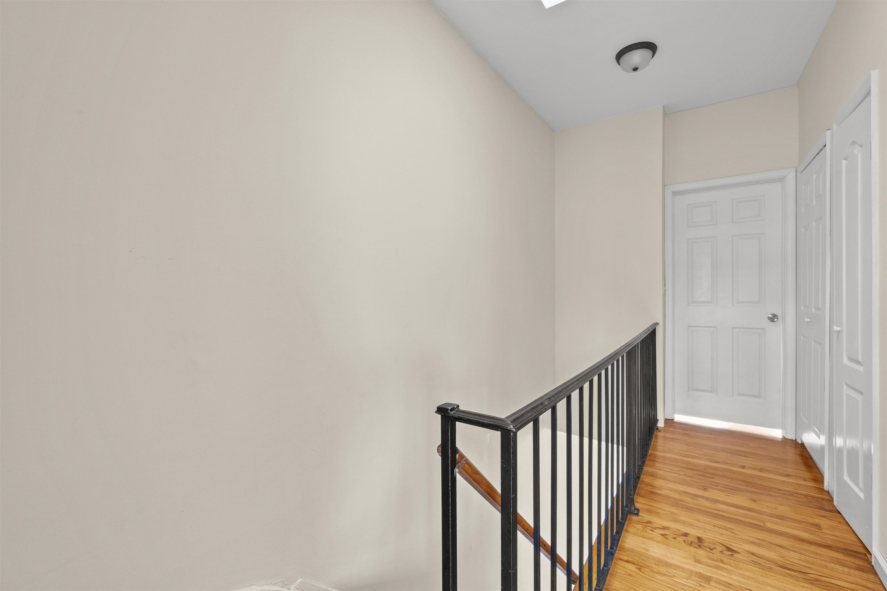 28 MONTICELLO AVE Unit: 2