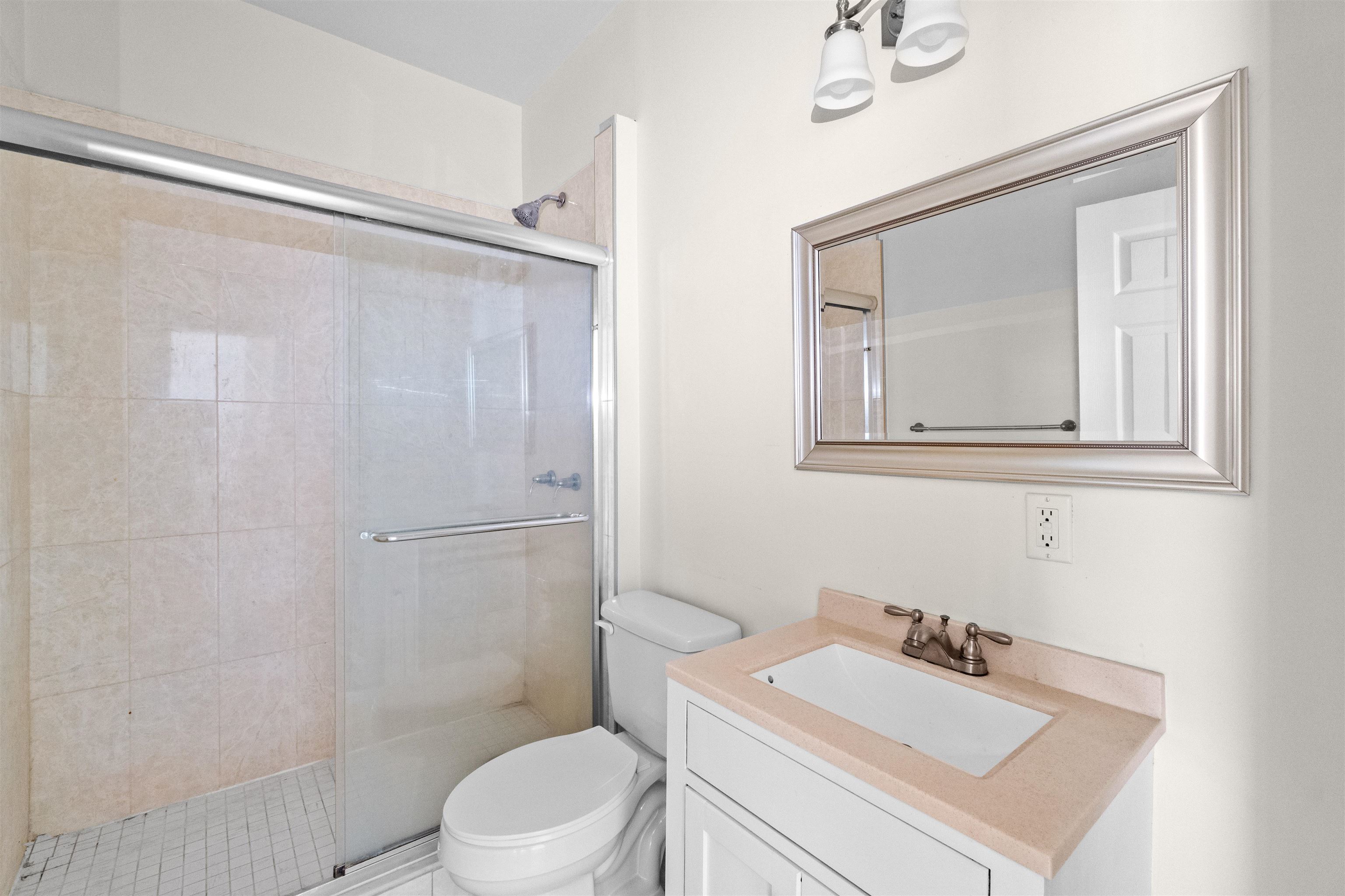 28 MONTICELLO AVE Unit: 2
