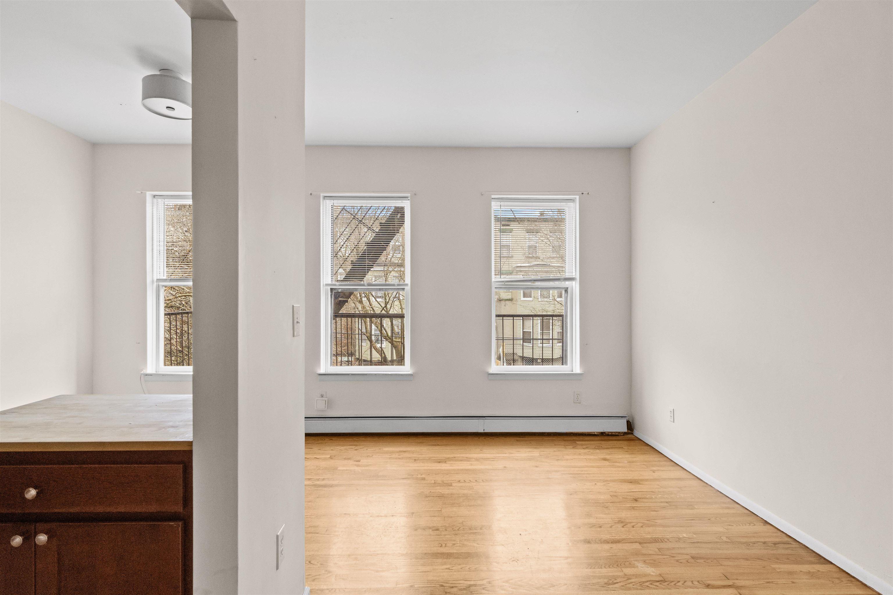 28 MONTICELLO AVE Unit: 2