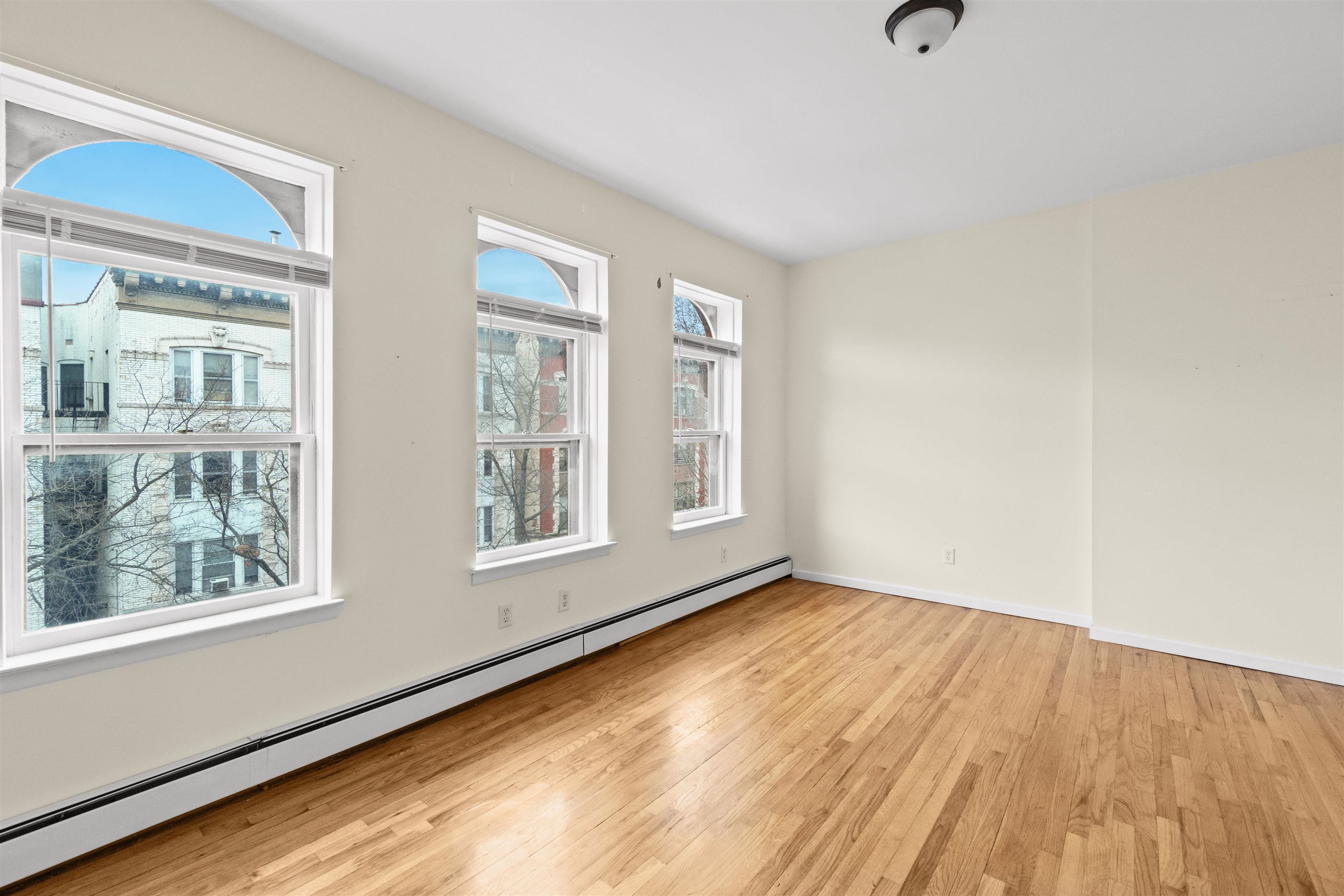28 MONTICELLO AVE Unit: 2