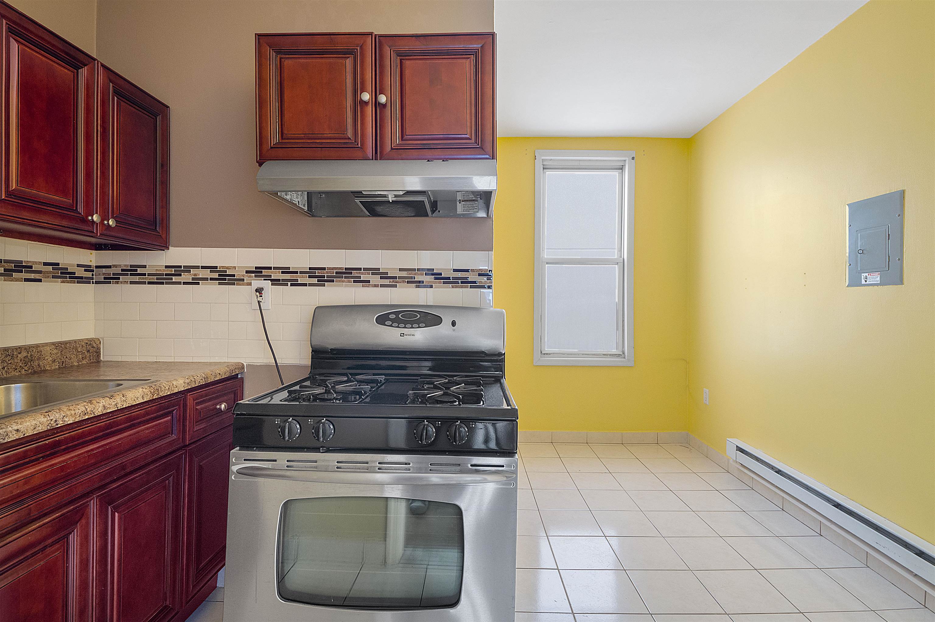 810-812 22ND ST
