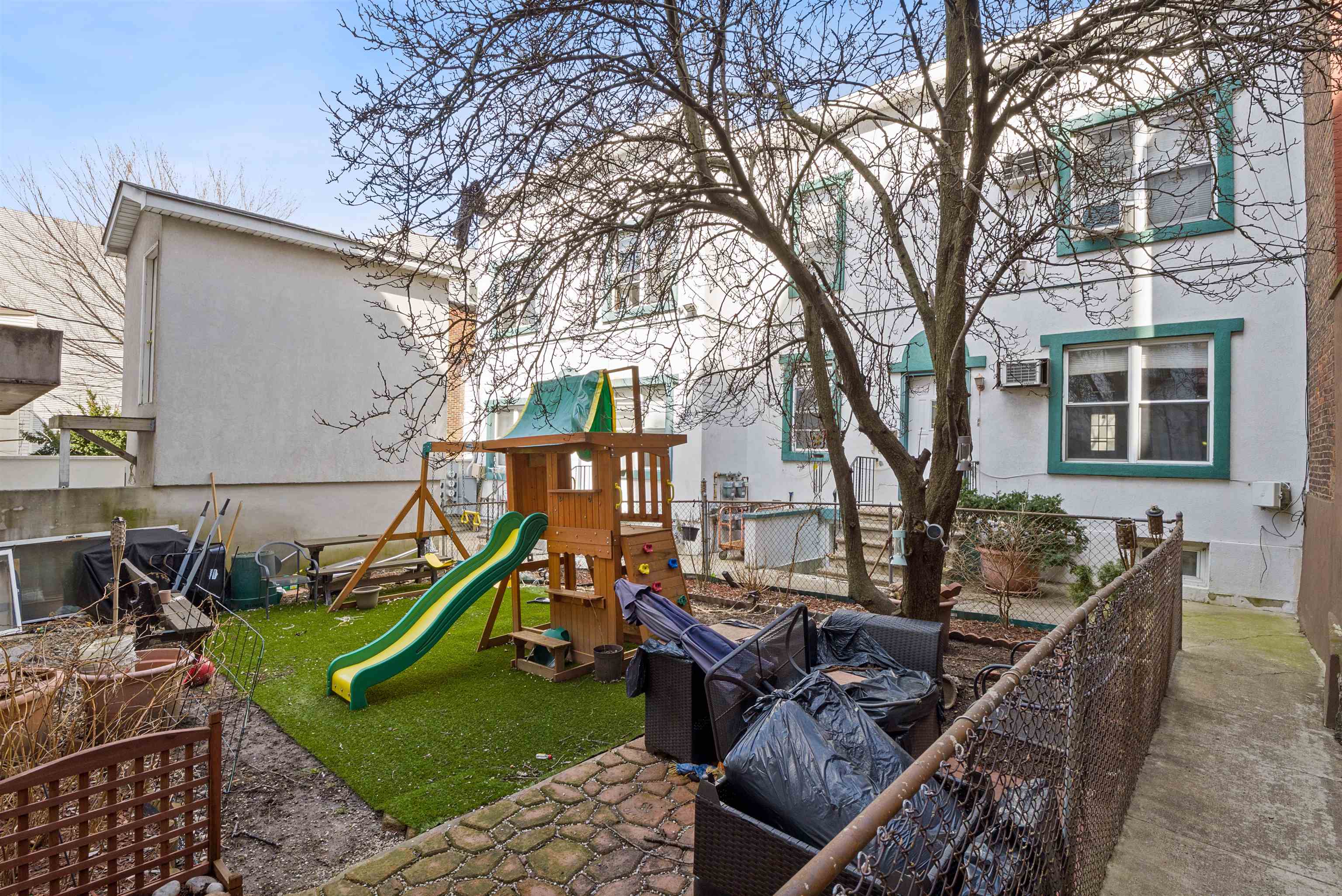 810-812 22ND ST