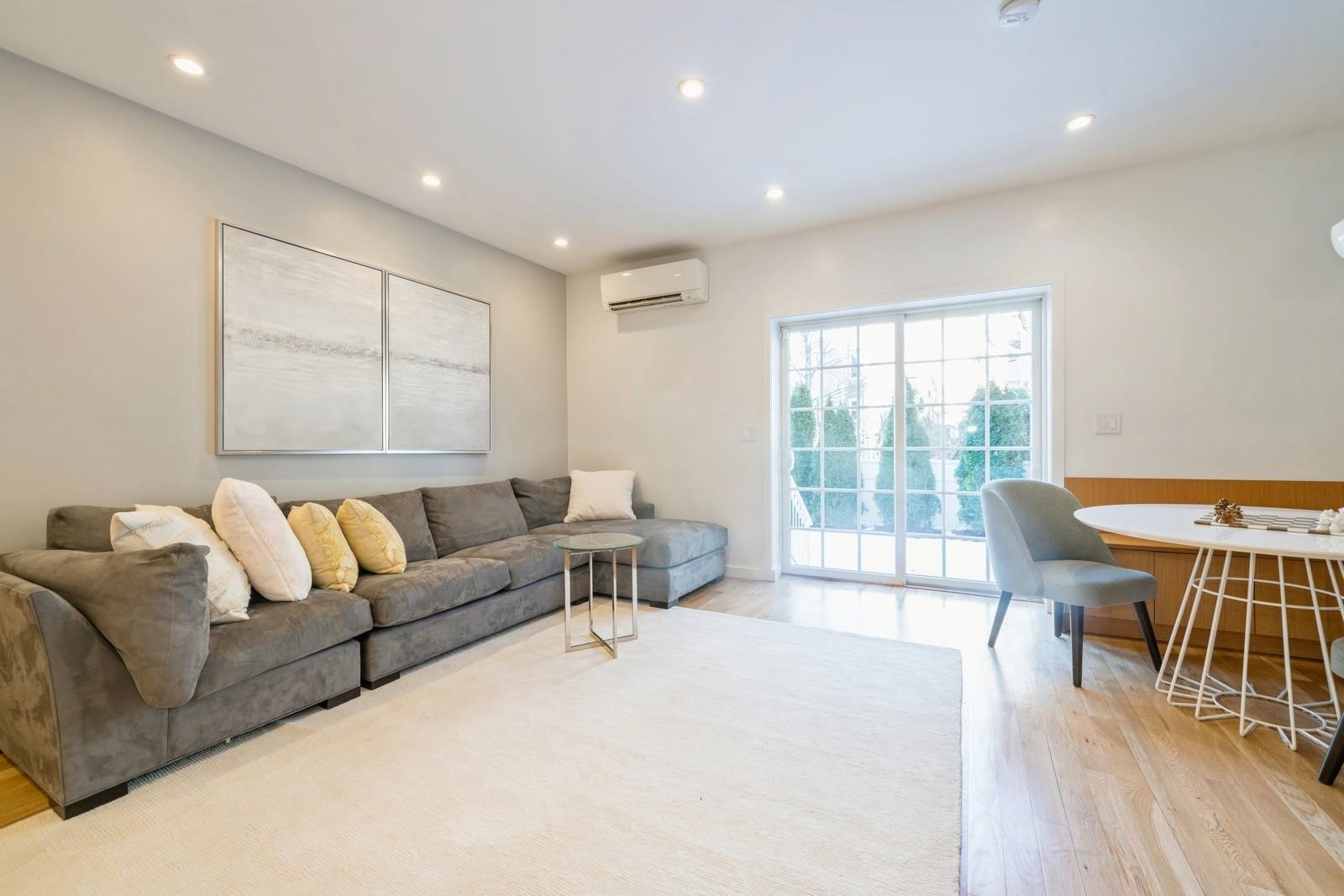 334 7TH ST Unit: 1