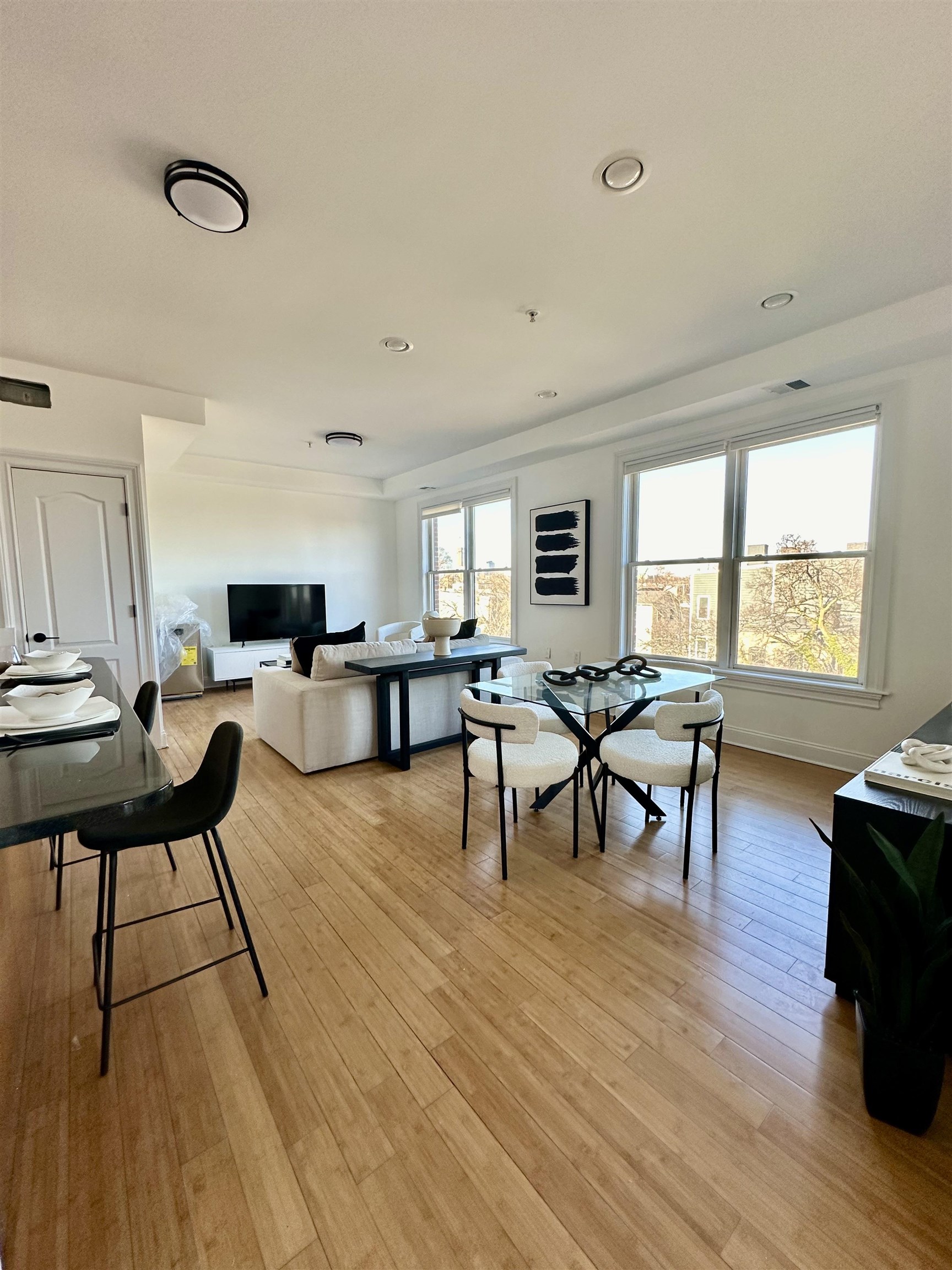 5 MONITOR ST Unit: 203