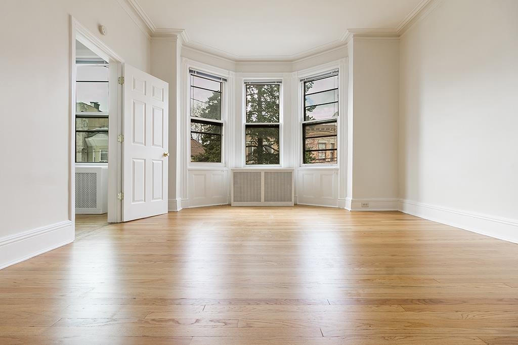 152 SHERMAN AVE