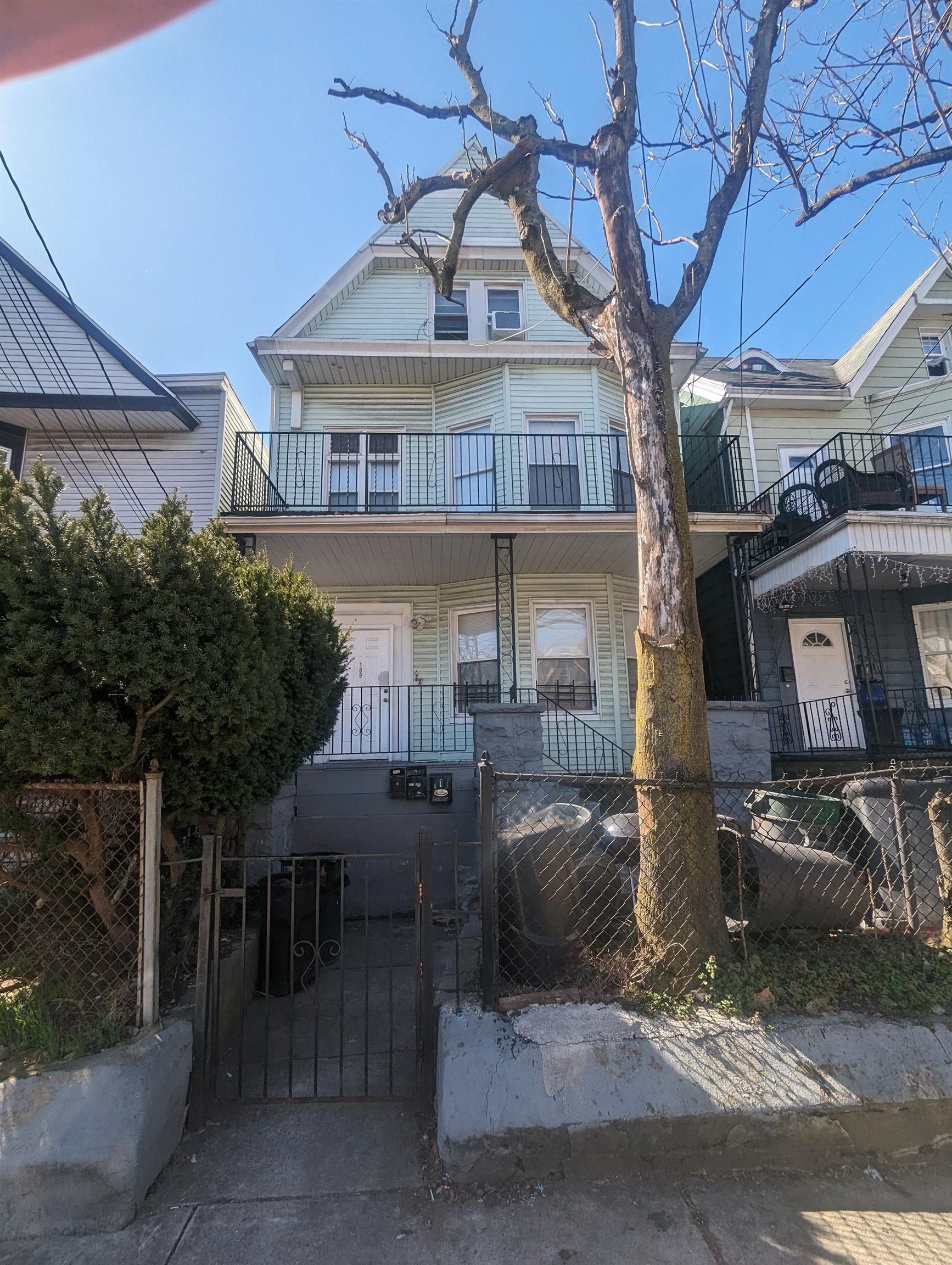 109 CLAREMONT AVE