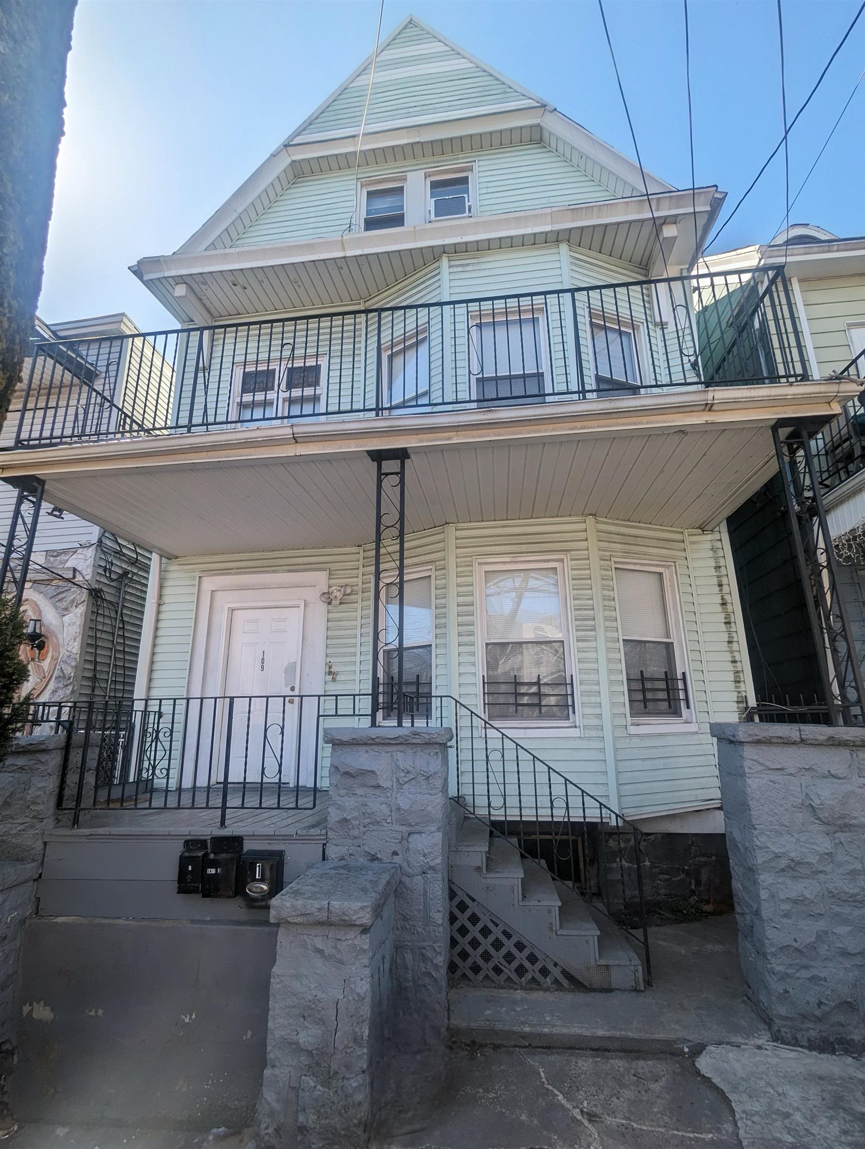 109 CLAREMONT AVE