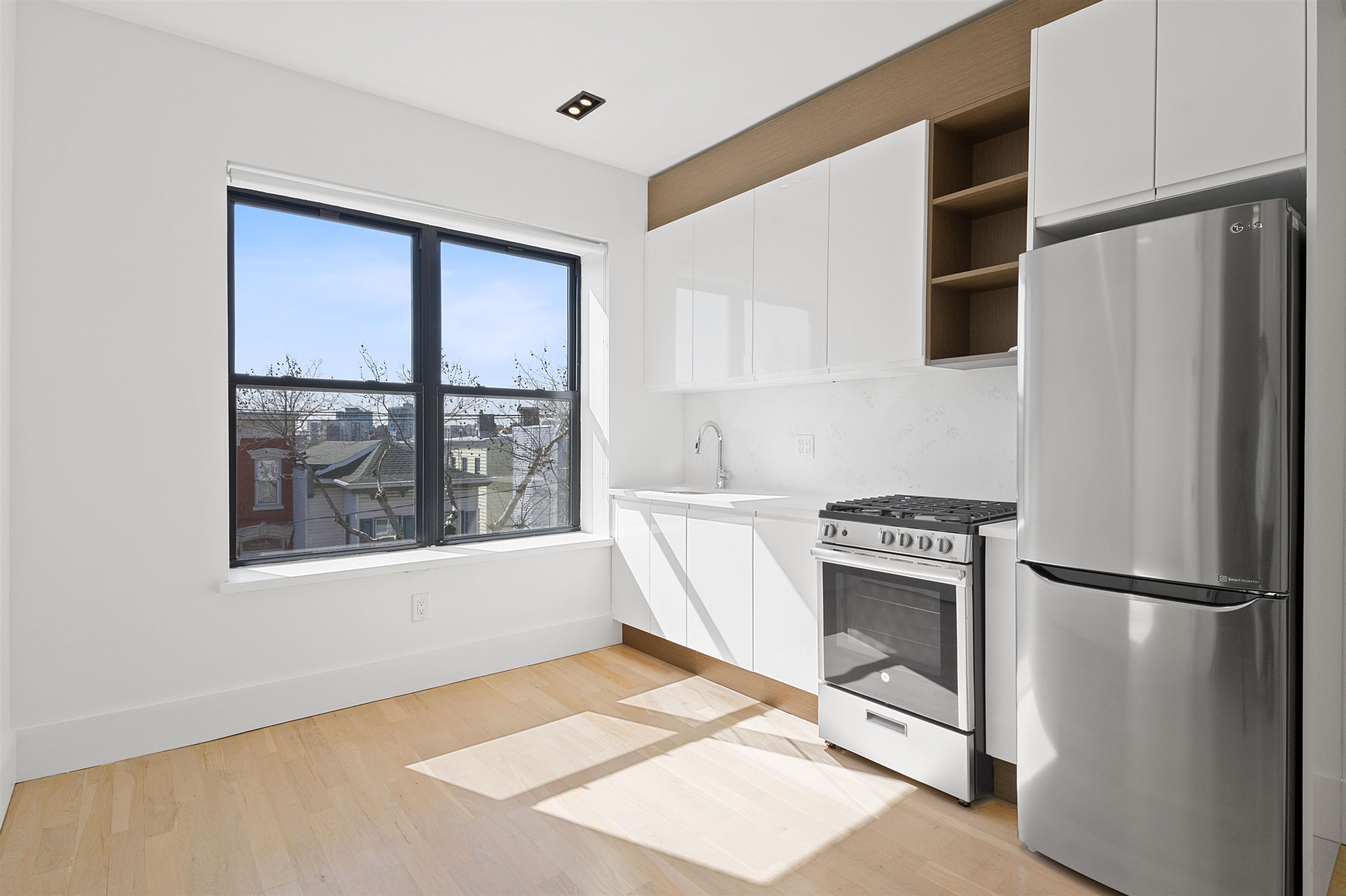 32 MAGNOLIA AVE Unit: 301