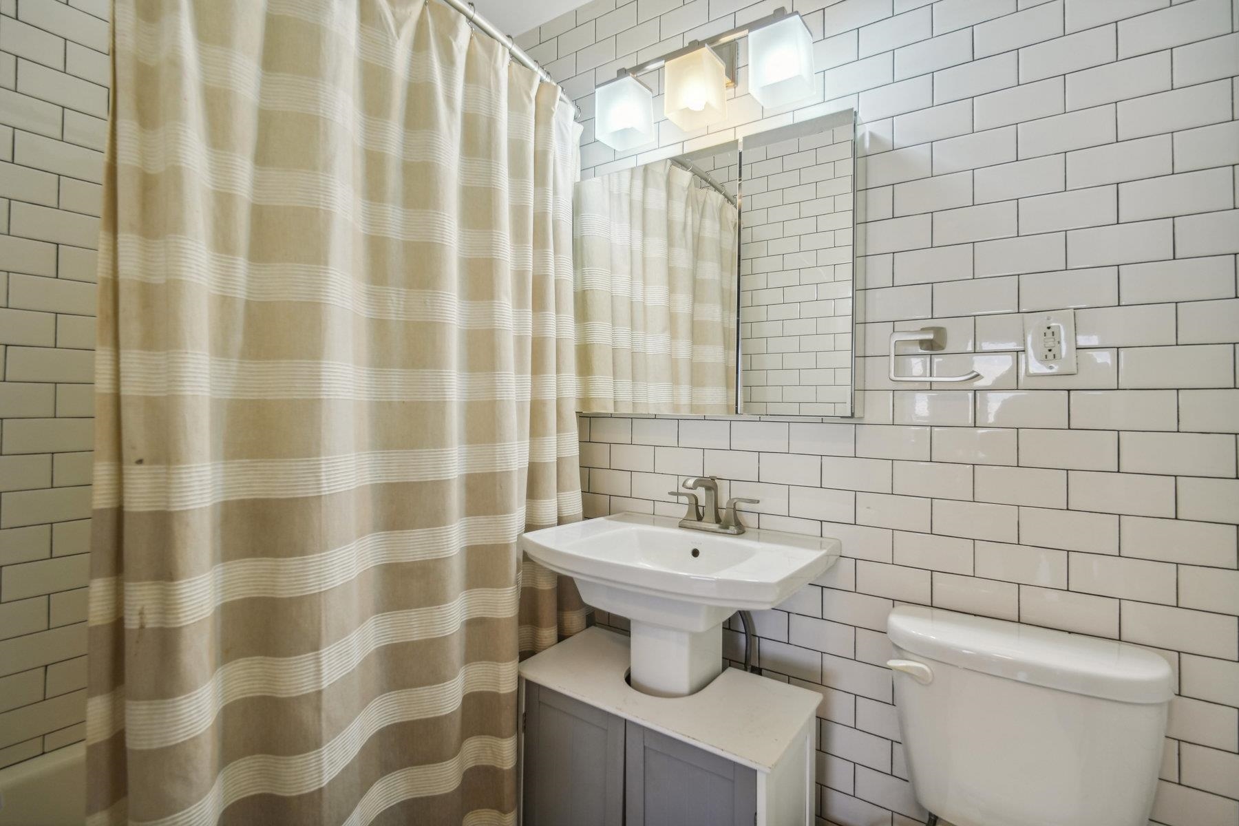 135 MONTGOMERY ST Unit: 18F