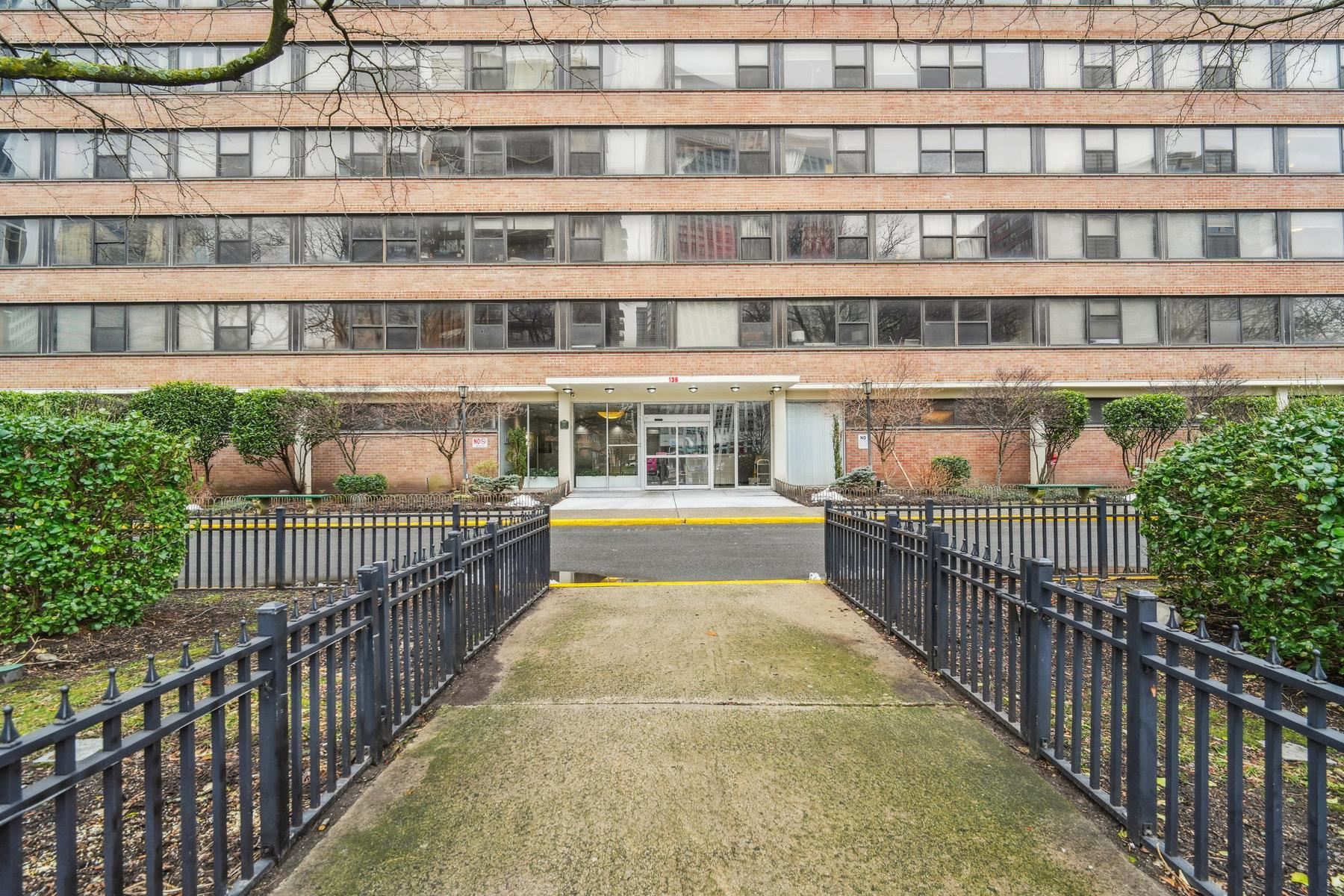 135 MONTGOMERY ST Unit: 18F