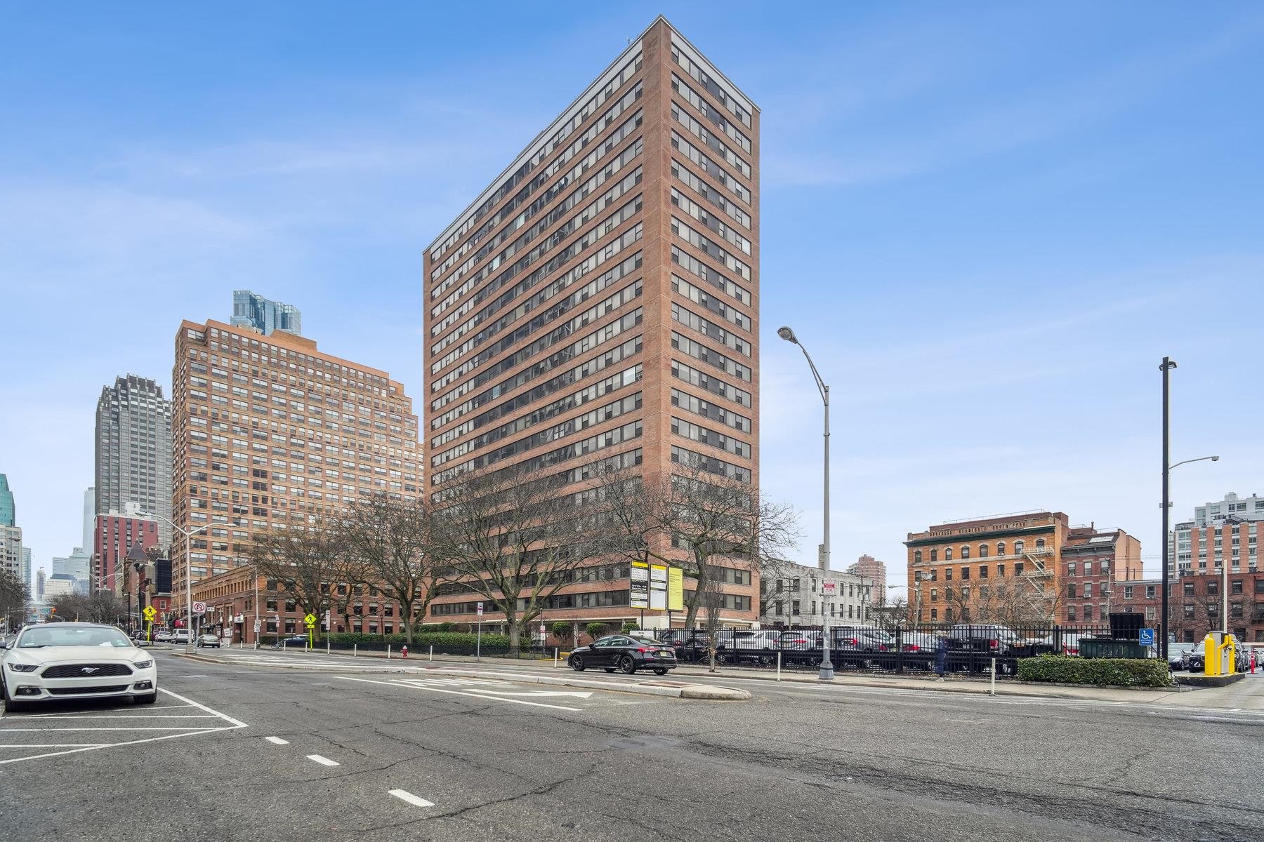 135 MONTGOMERY ST Unit: 18F