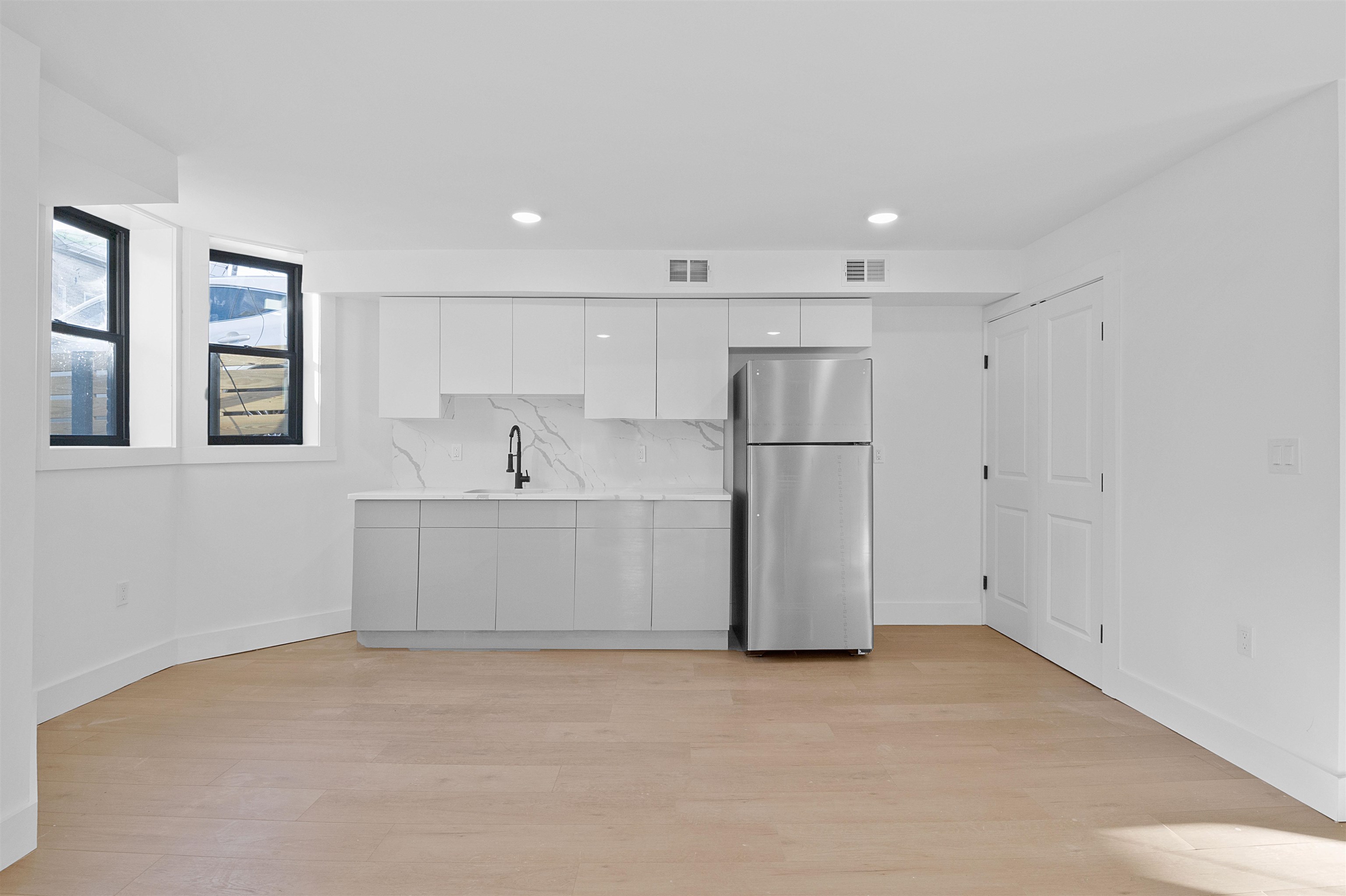 34 GRACE ST Unit: 1L