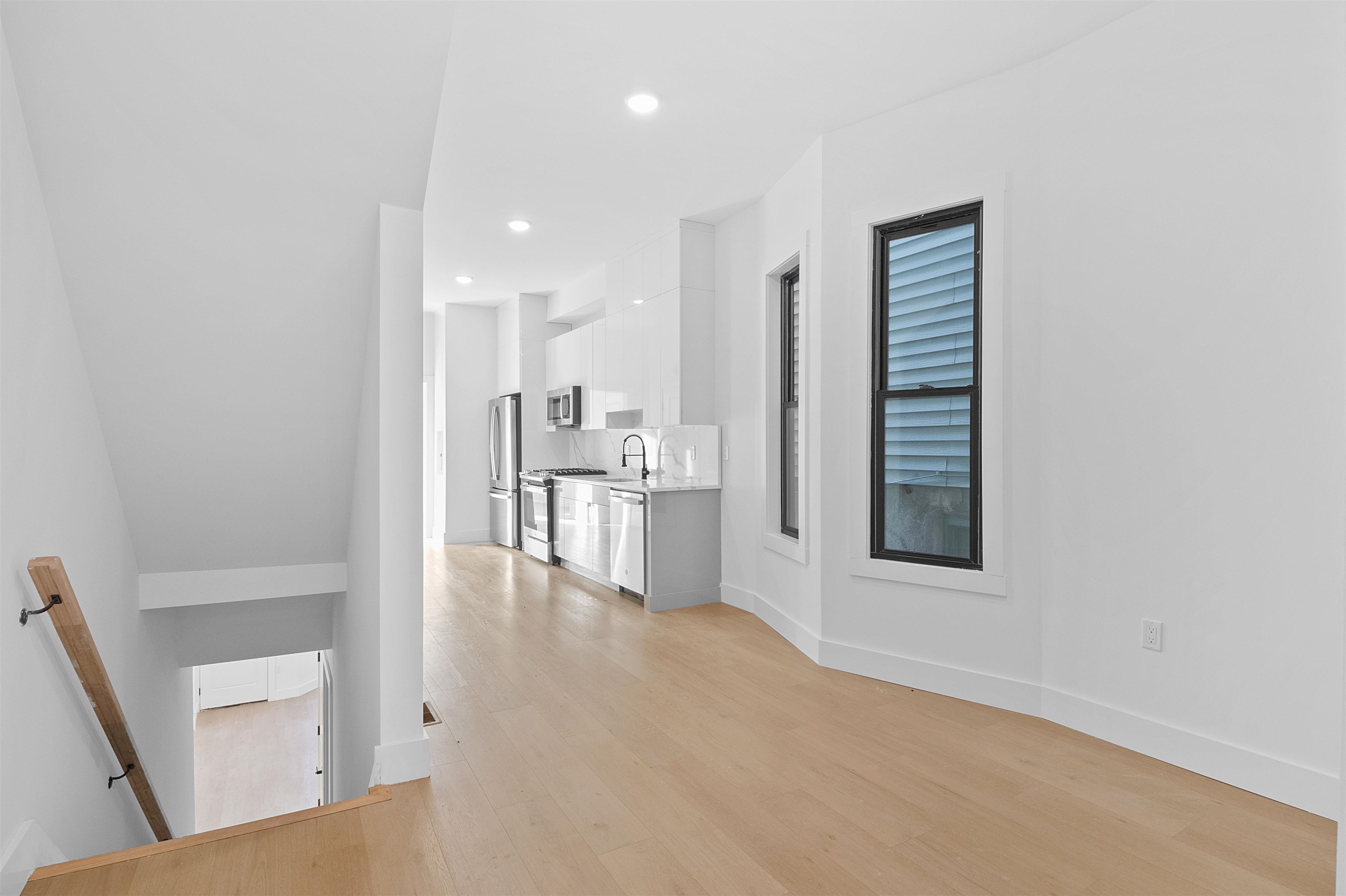34 GRACE ST Unit: 1L