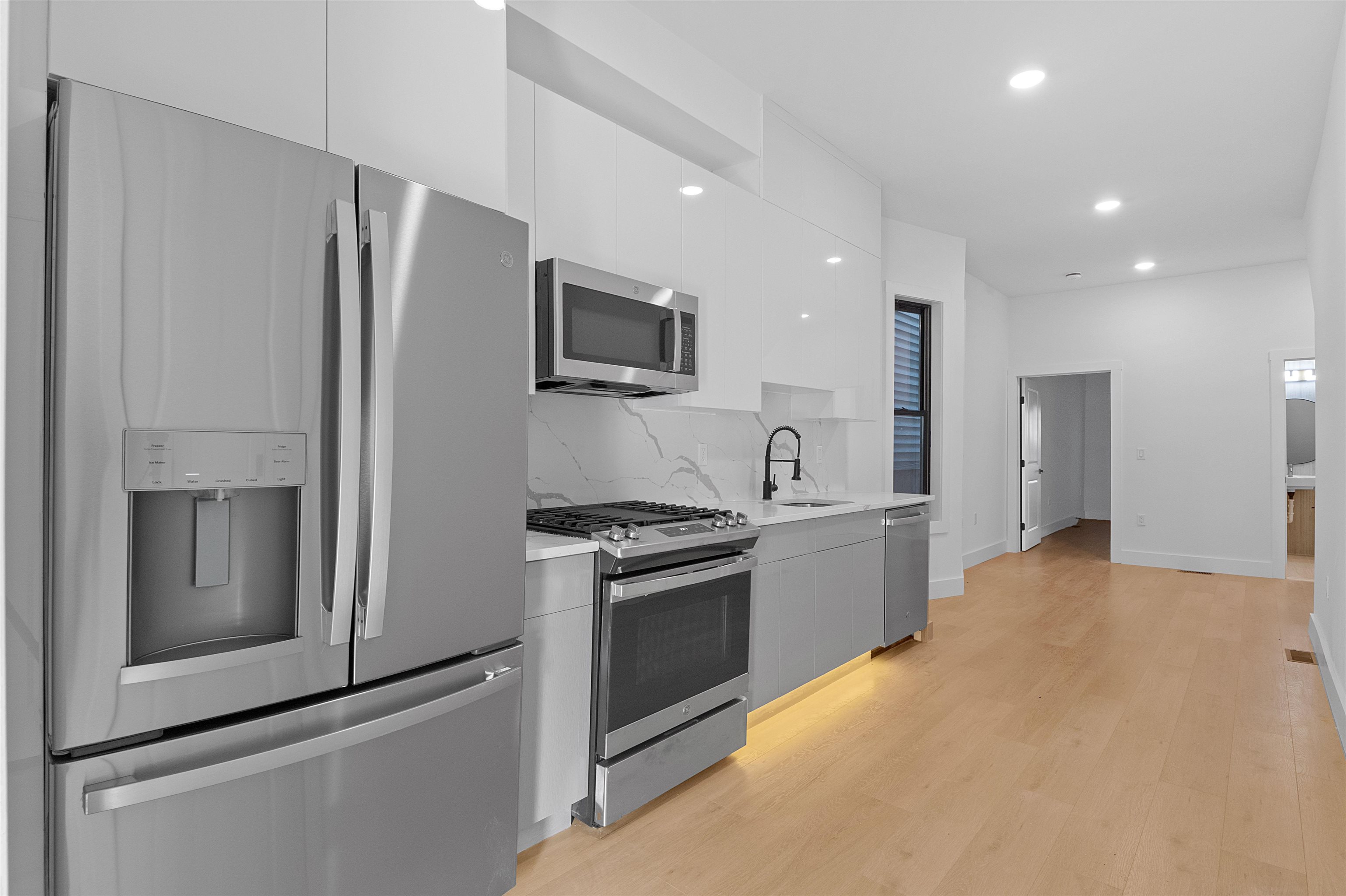 34 GRACE ST Unit: 1L