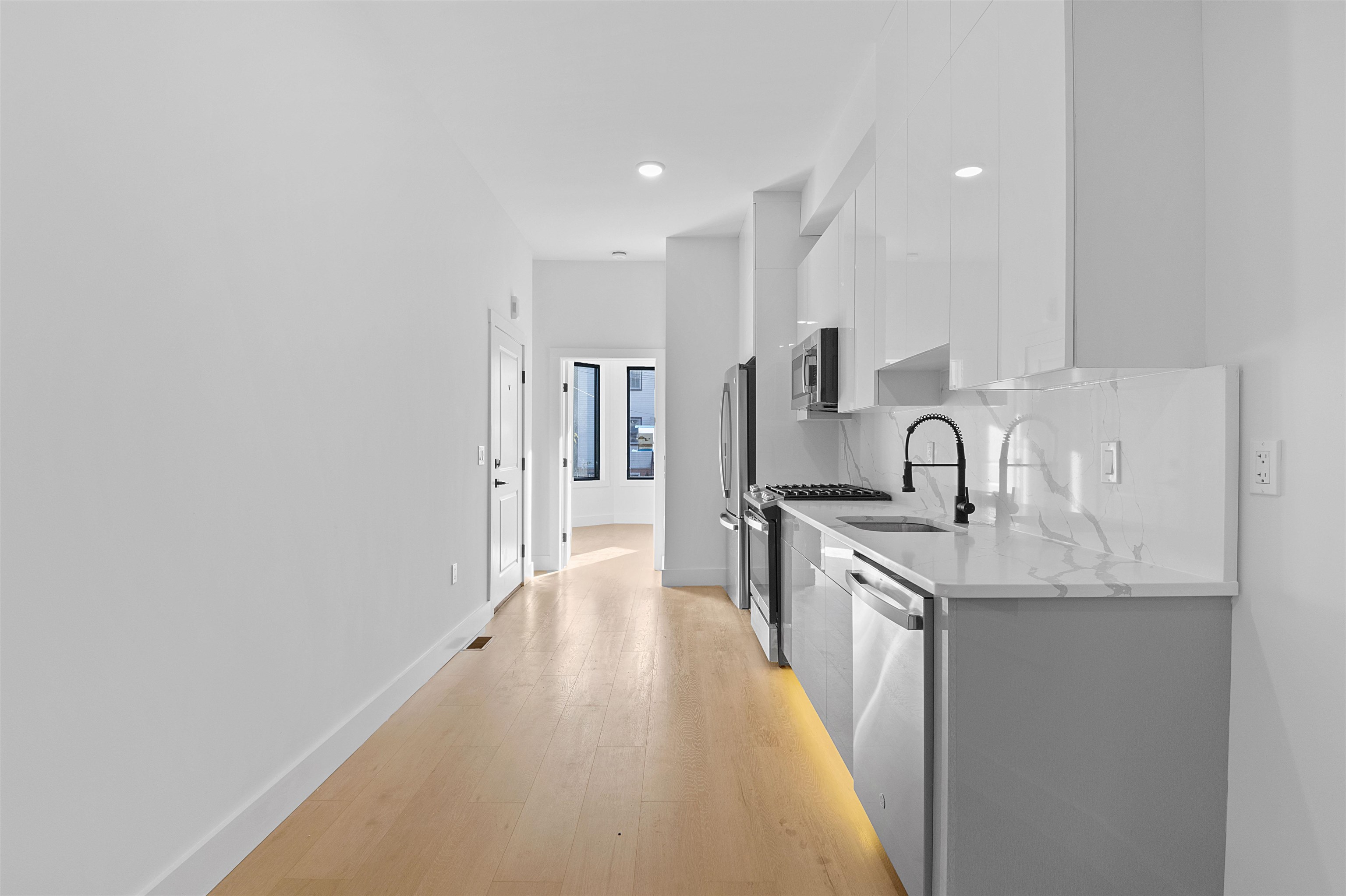 34 GRACE ST Unit: 1L