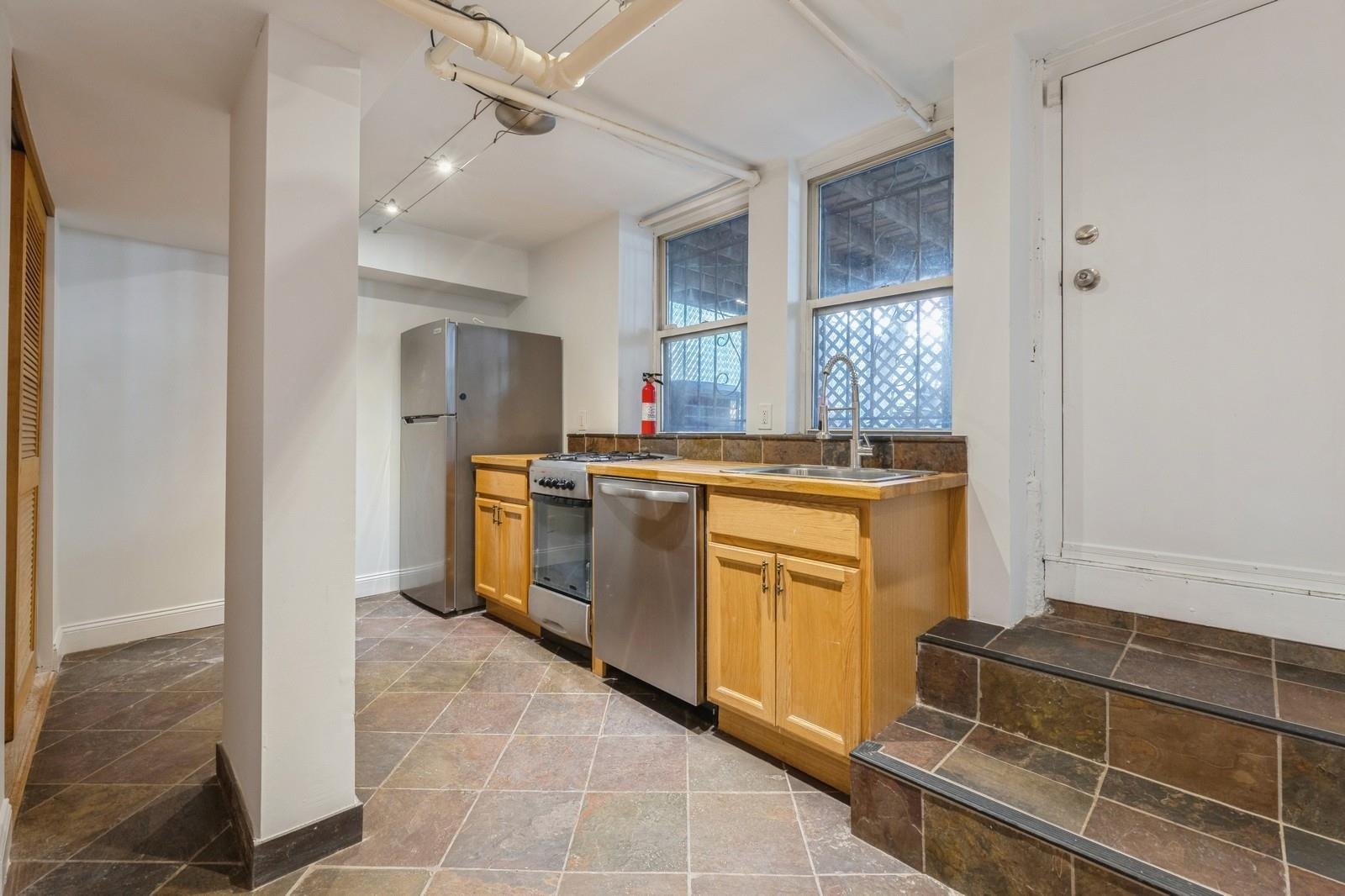 244 MONTGOMERY ST