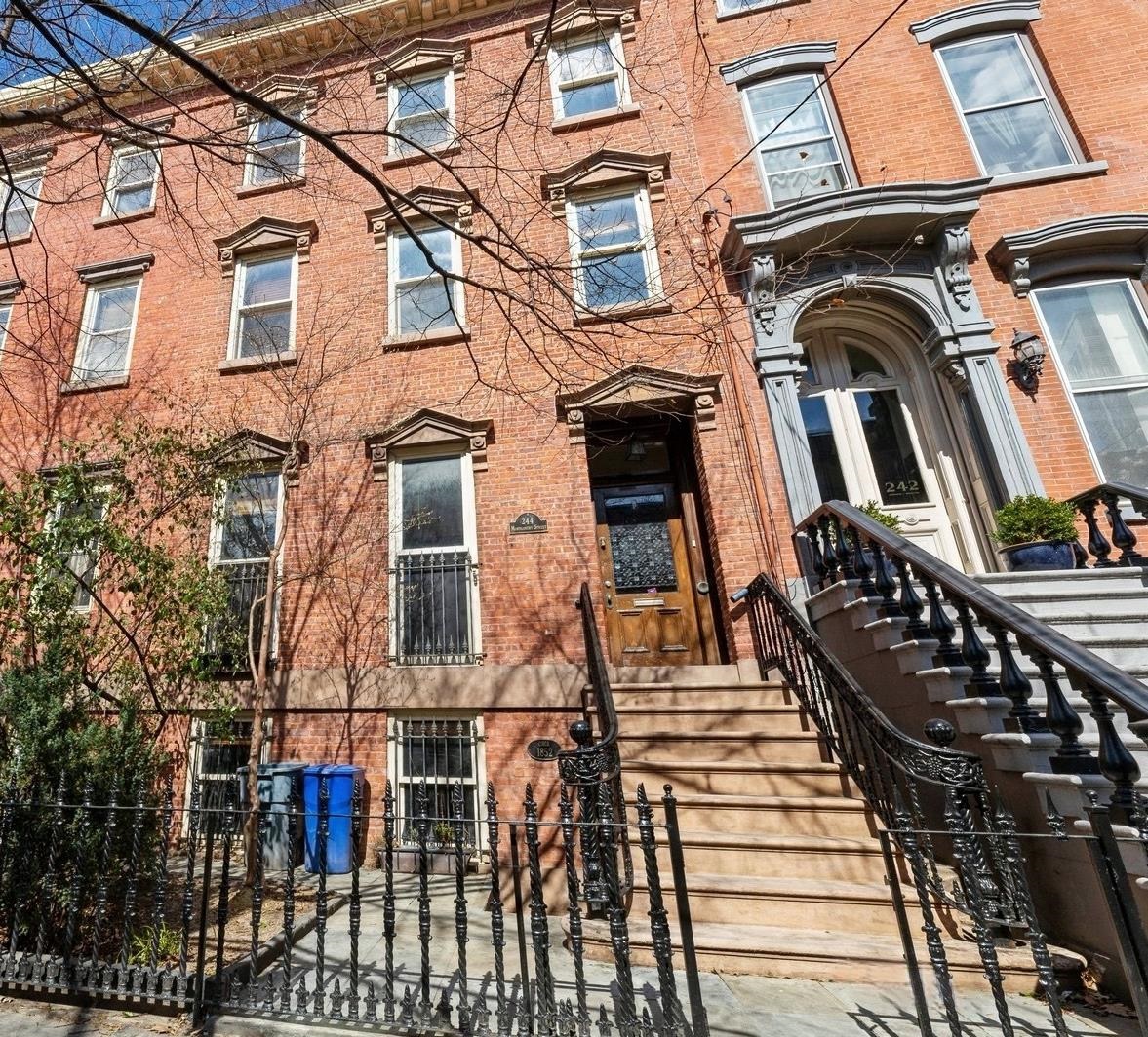 244 MONTGOMERY ST