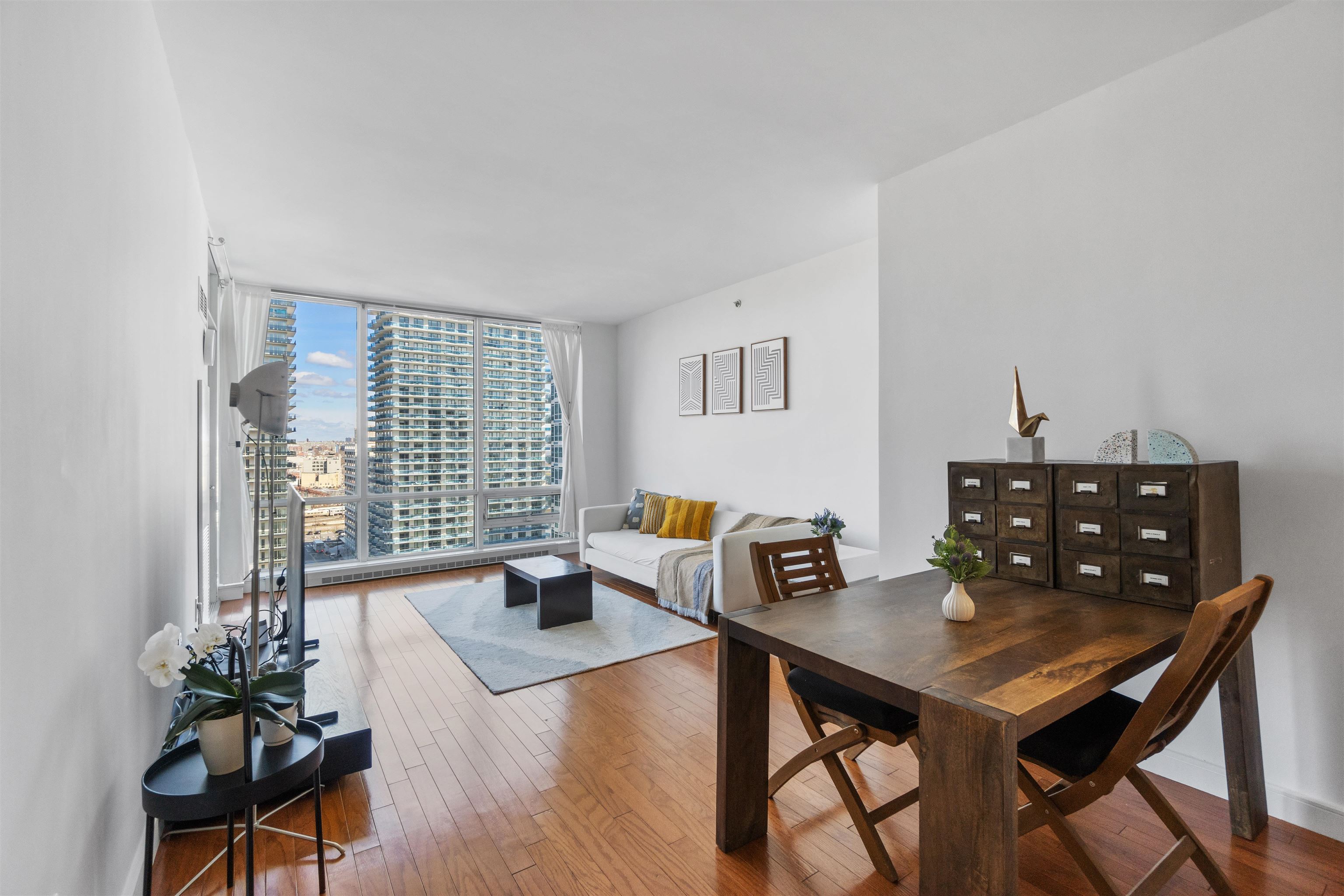 1 SHORE LANE Unit: 1706