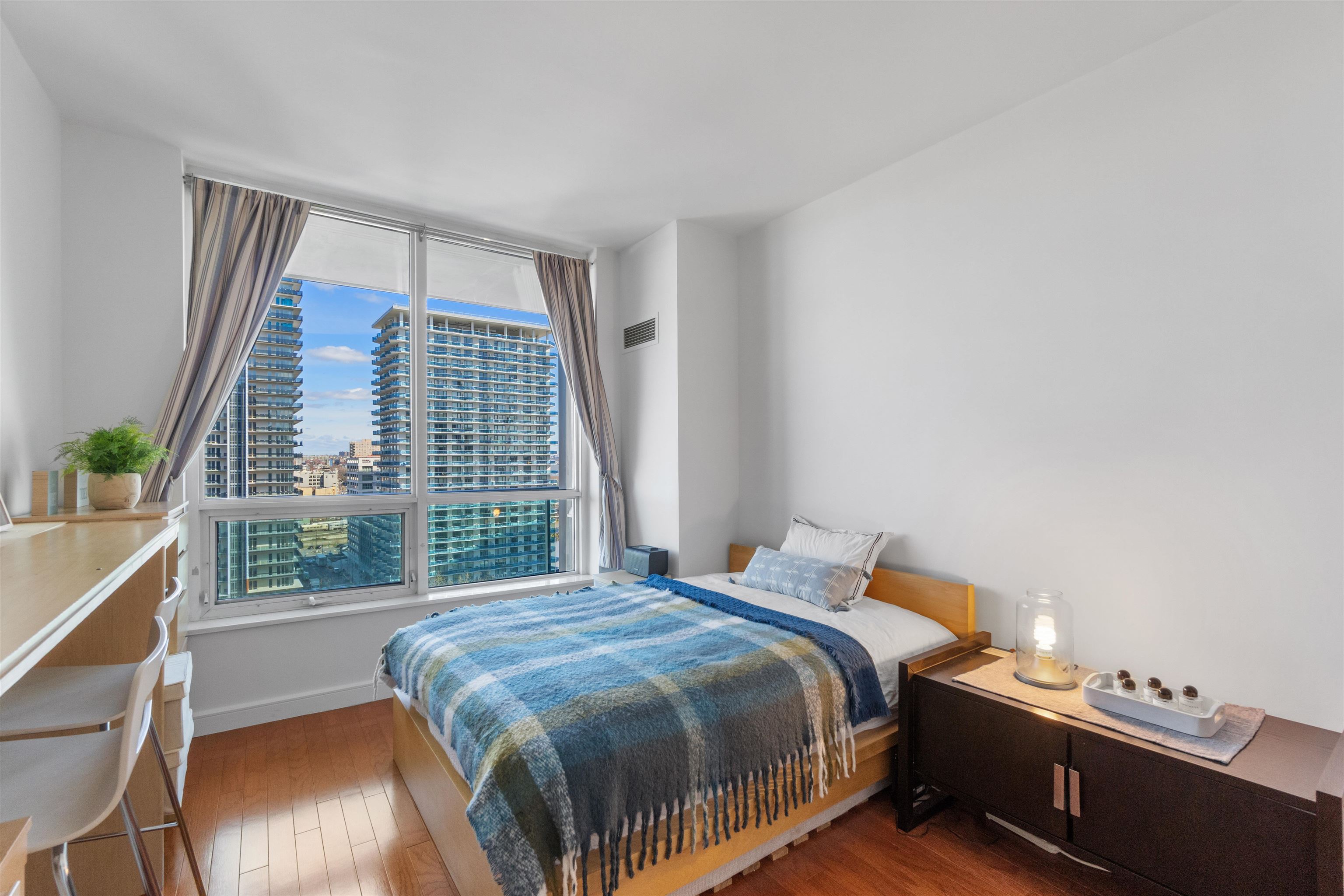 1 SHORE LANE Unit: 1706