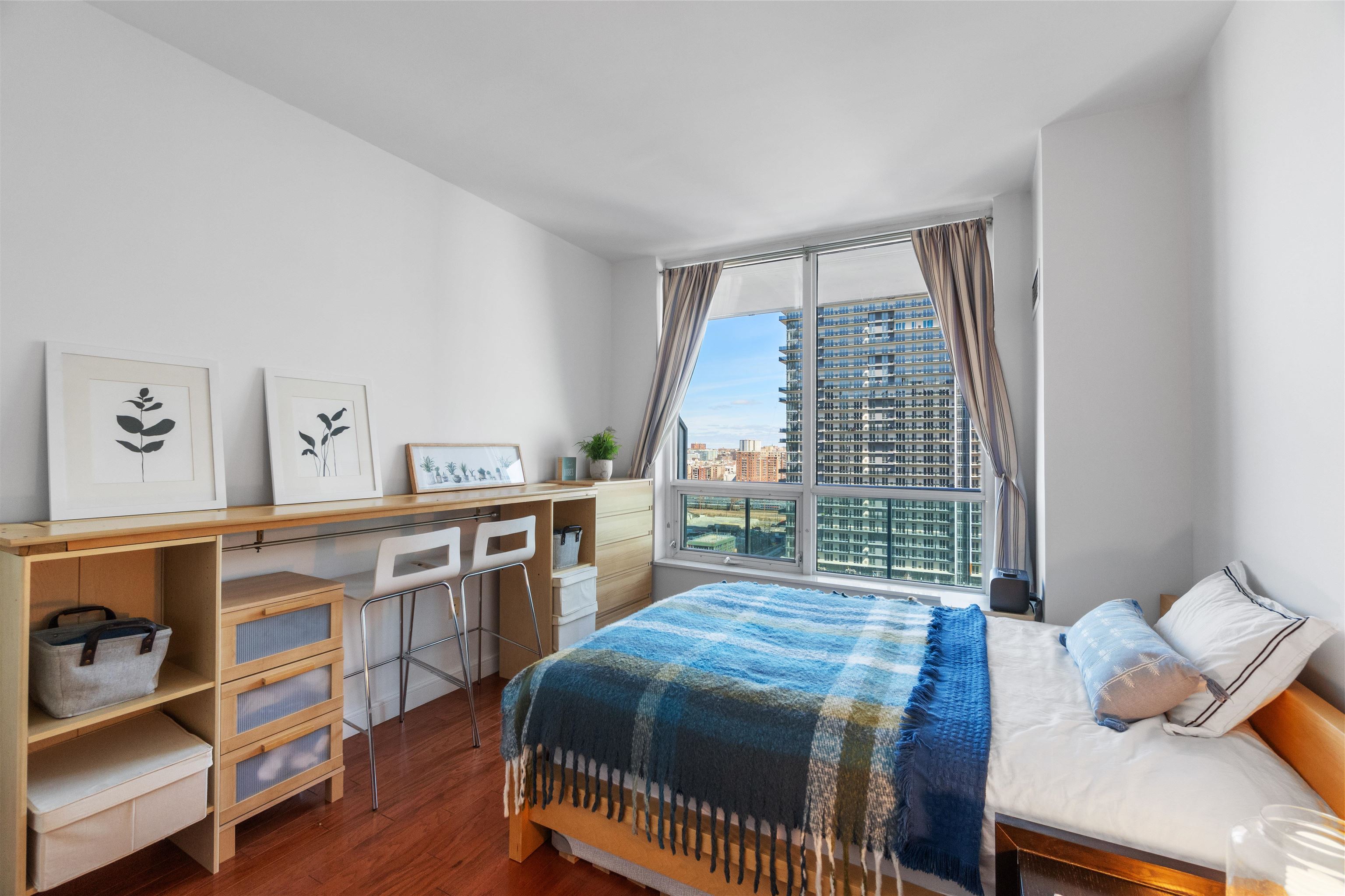 1 SHORE LANE Unit: 1706