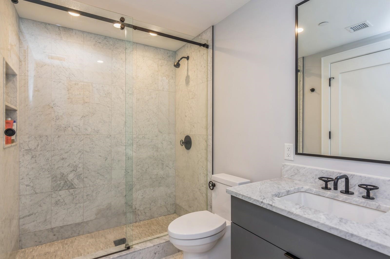 366 6TH ST Unit: 404