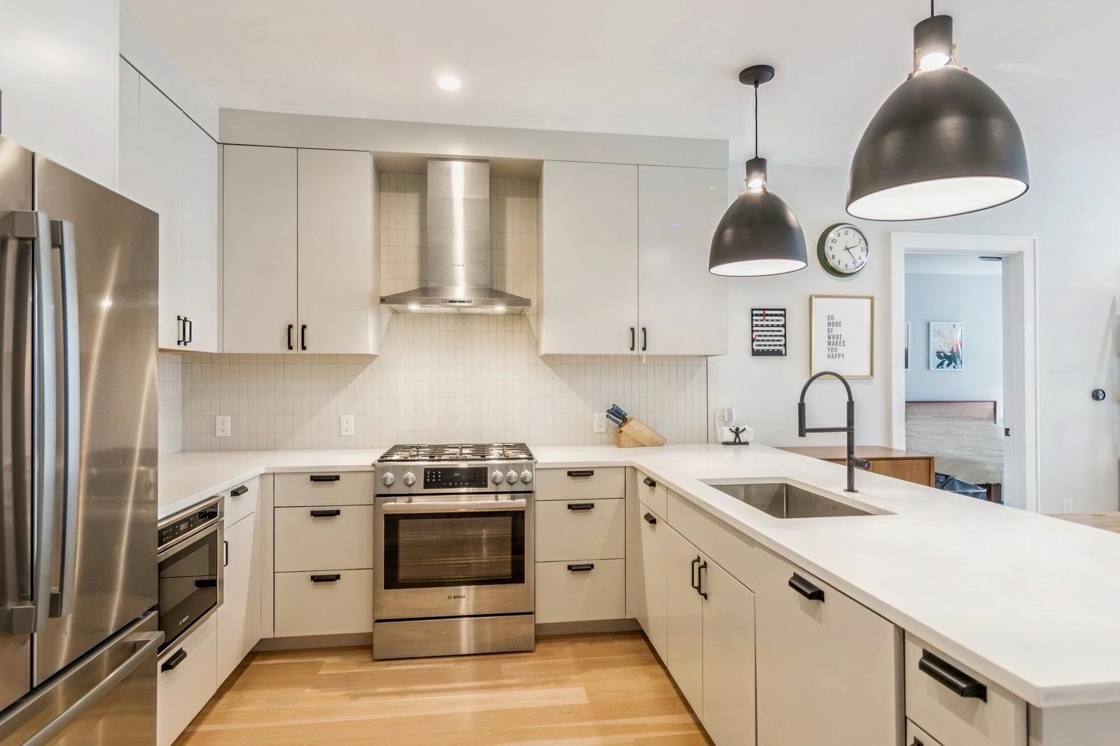 366 6TH ST Unit: 404