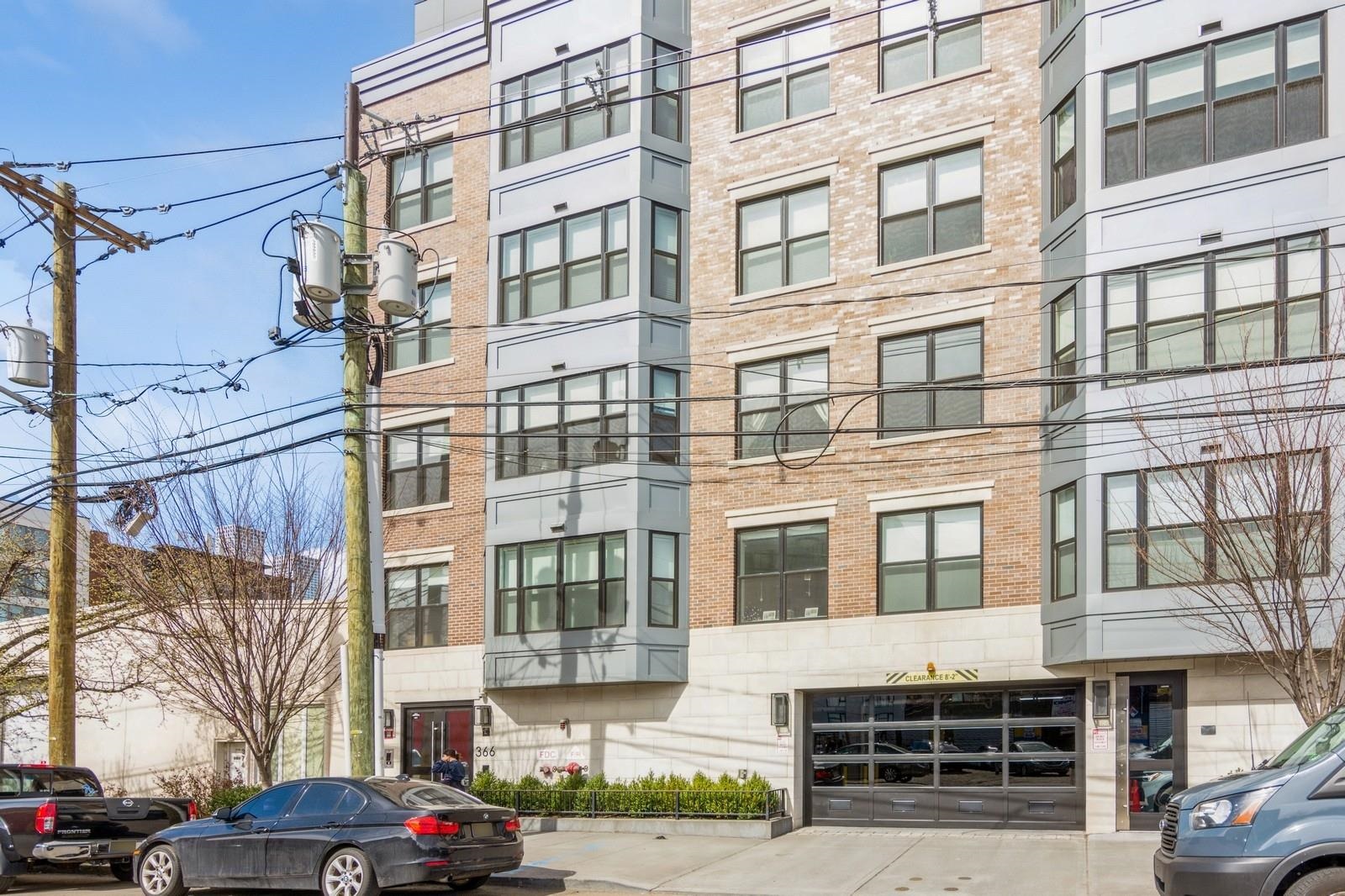 366 6TH ST Unit: 404