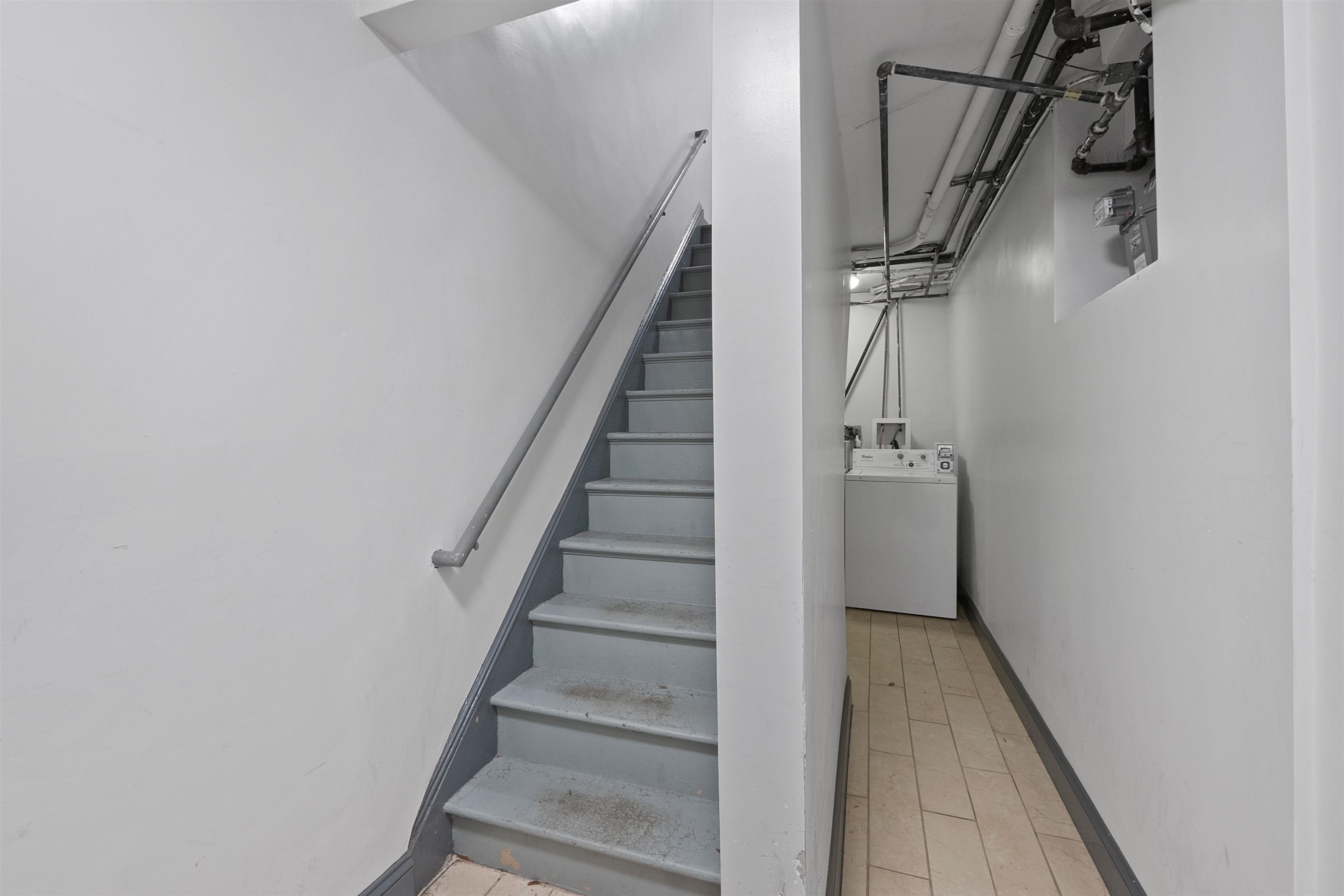 383 MONMOUTH ST Unit: 3