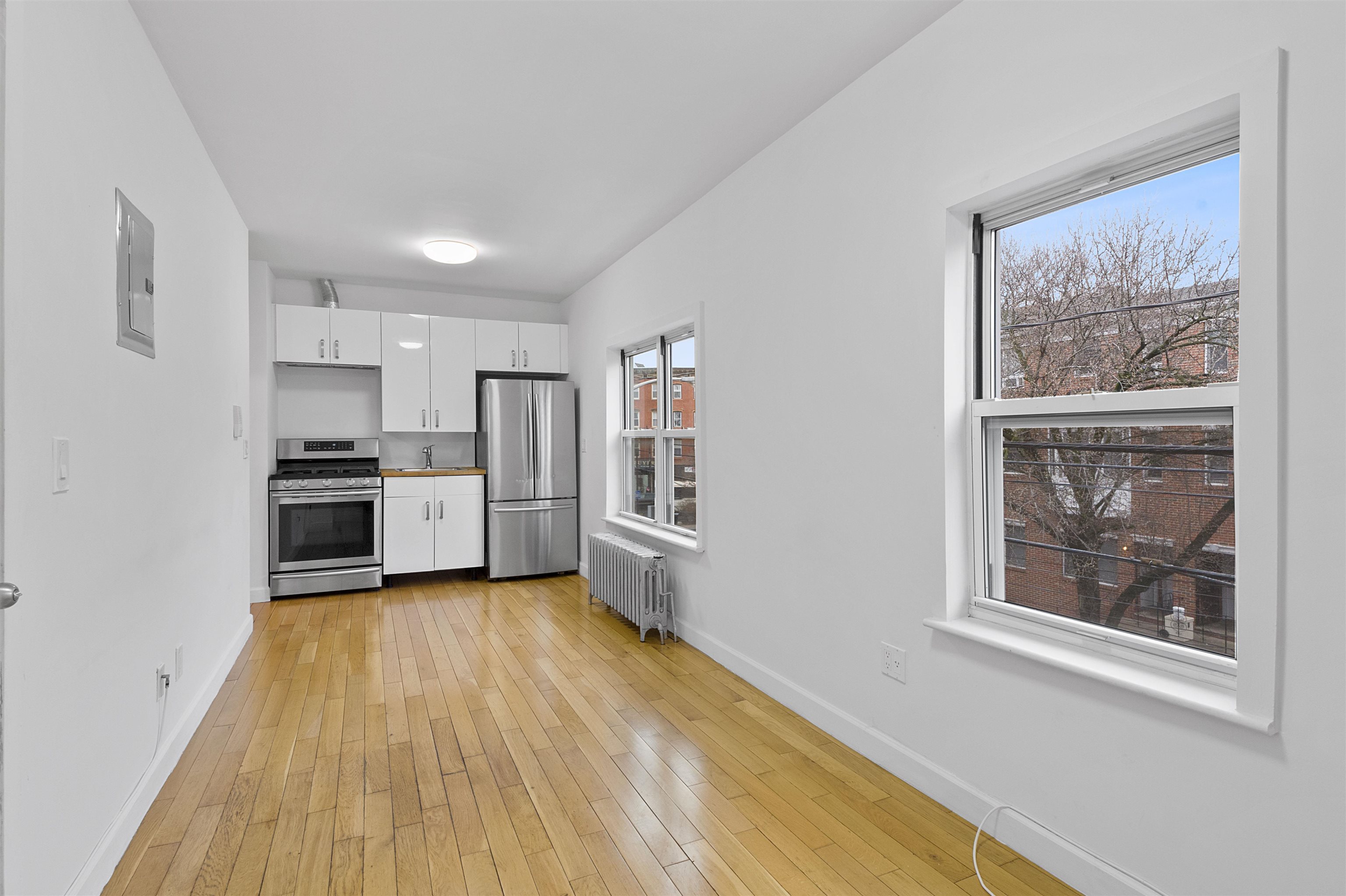 383 MONMOUTH ST Unit: 3