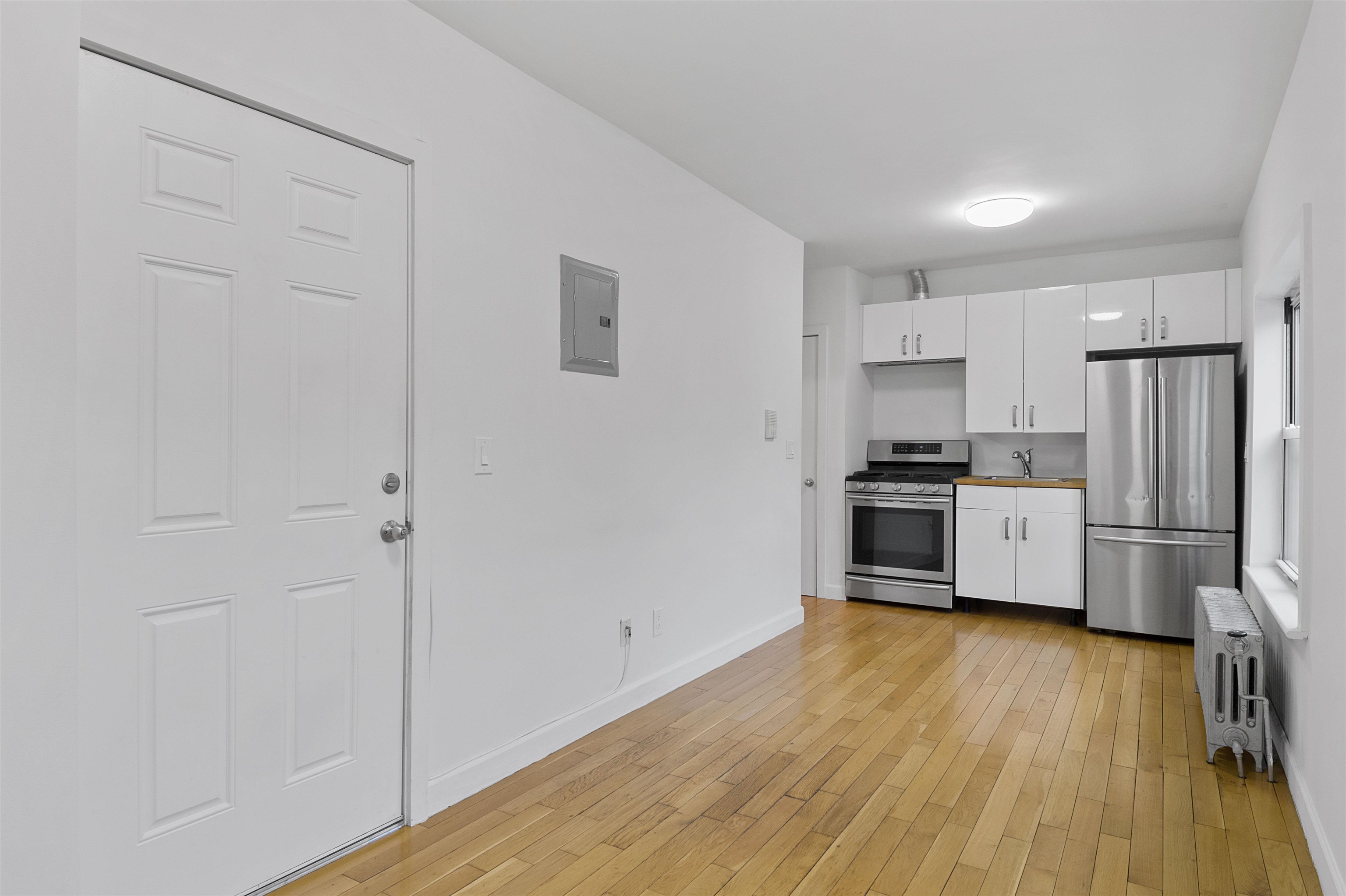 383 MONMOUTH ST Unit: 3