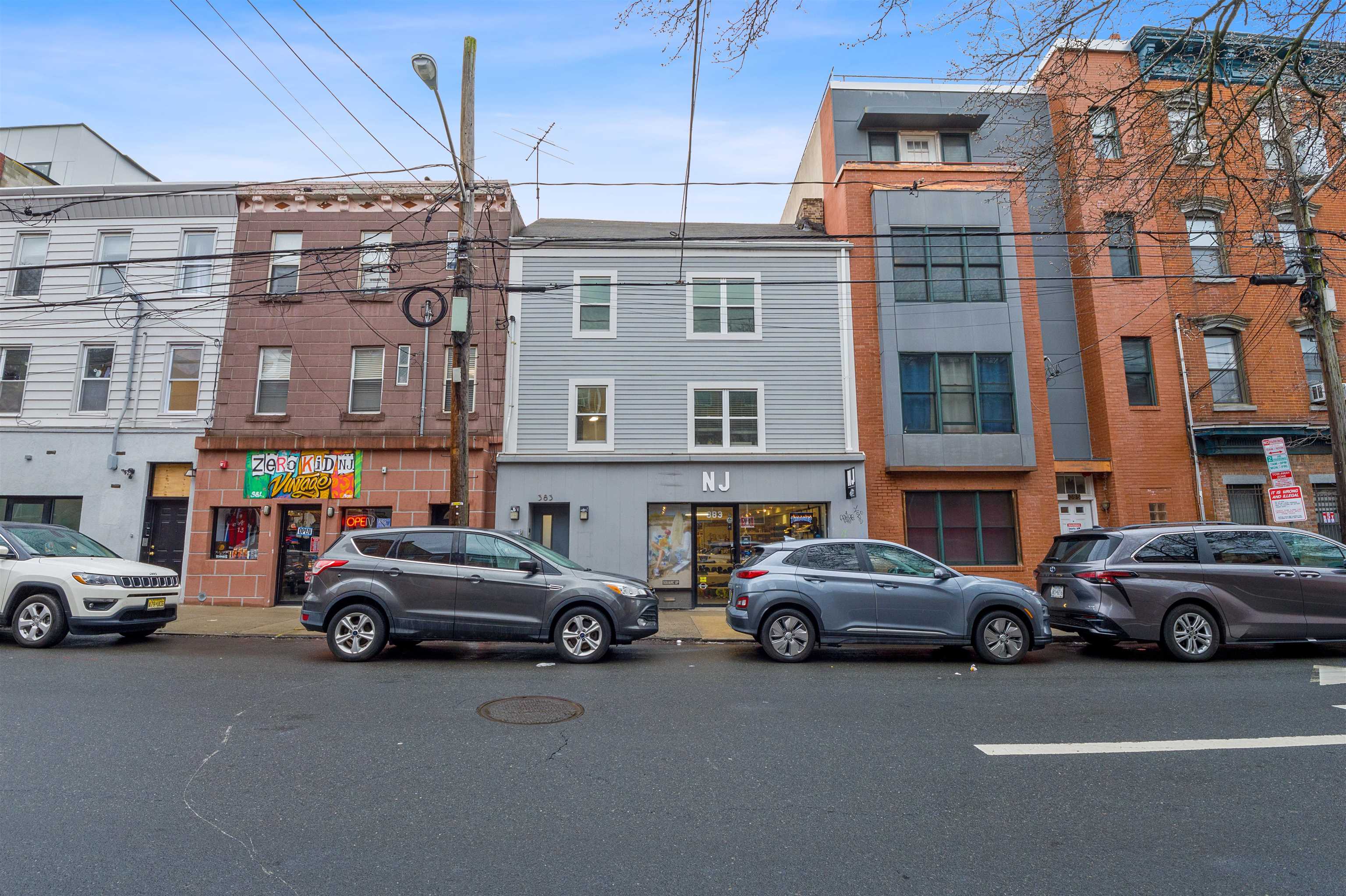 383 MONMOUTH ST Unit: 3