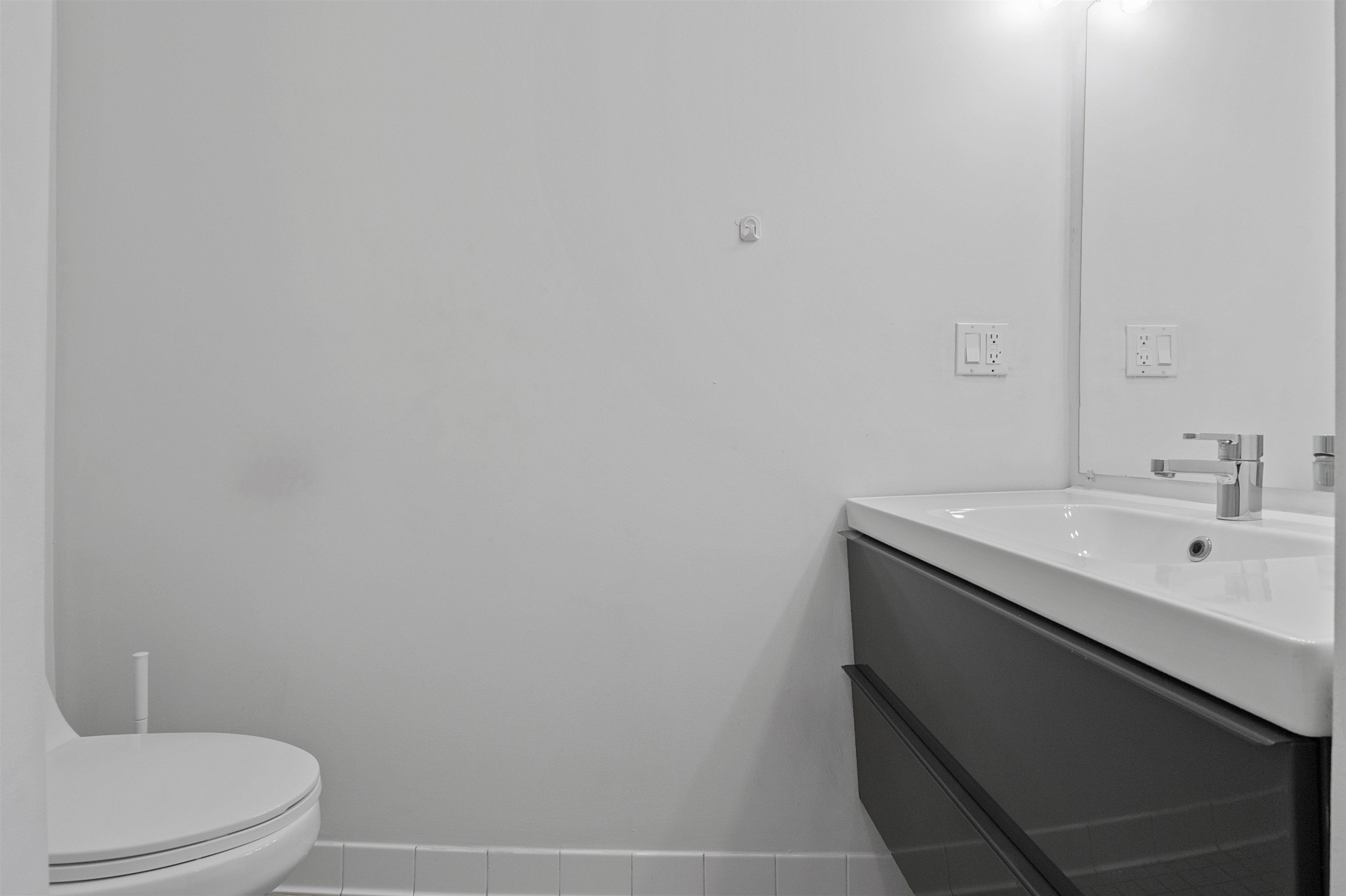 383 MONMOUTH ST Unit: 3